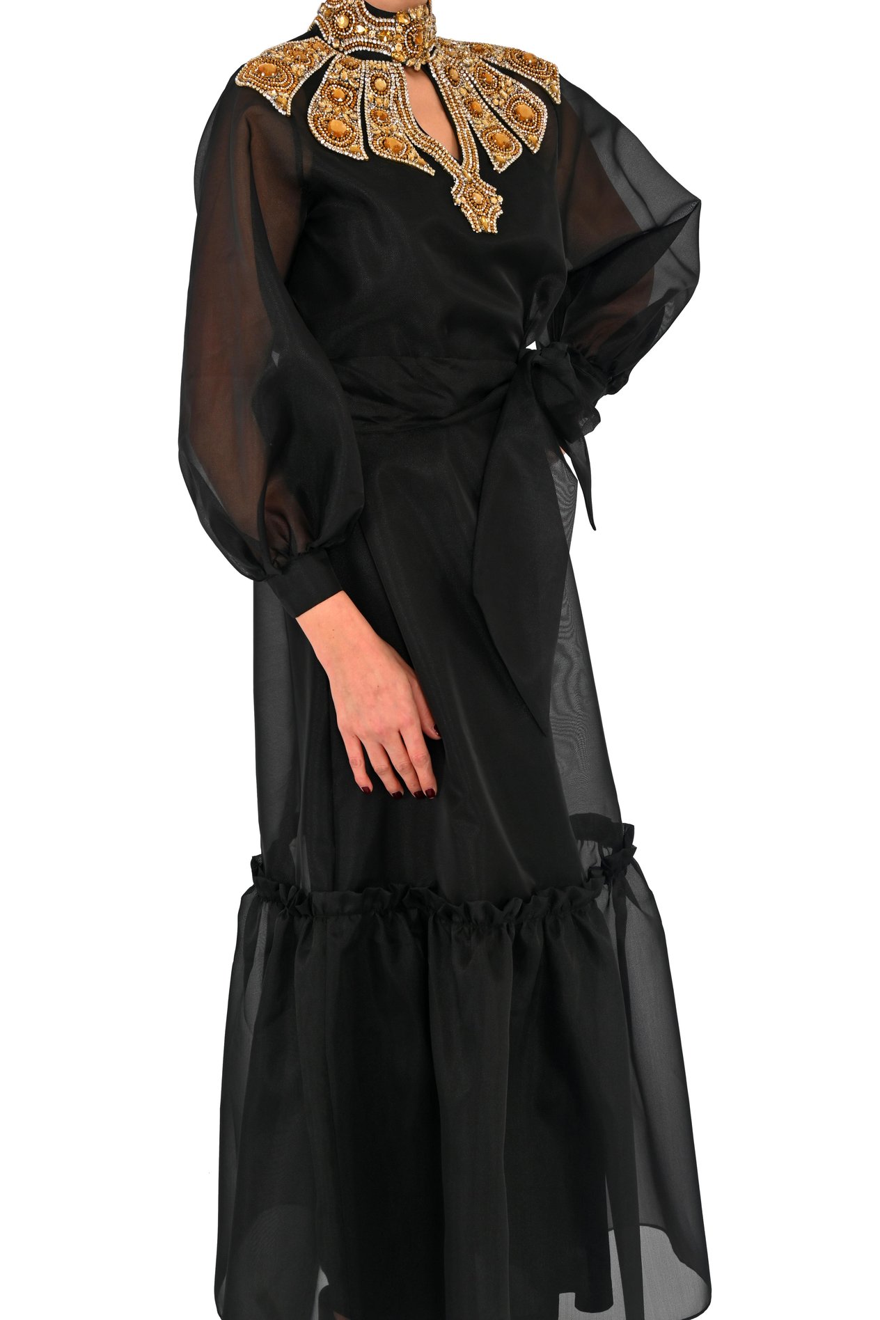 YAKA TAŞ İŞLEMELİ BÜYÜK AKSESUARLI UZUN KAFTAN