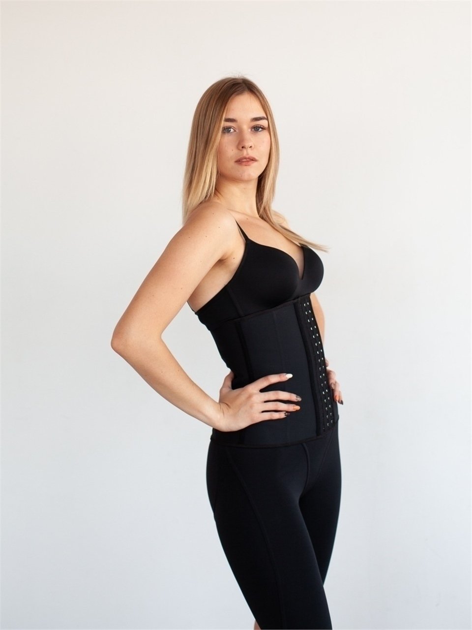 ASKISIZ LATEX SPOR YAPARKEN SİZE KOLAYLIK SAĞLAYACAK VÜCUT HAREKETİNE UYUMLU SİYAH RENK LATEX MİSTİRİK2004
