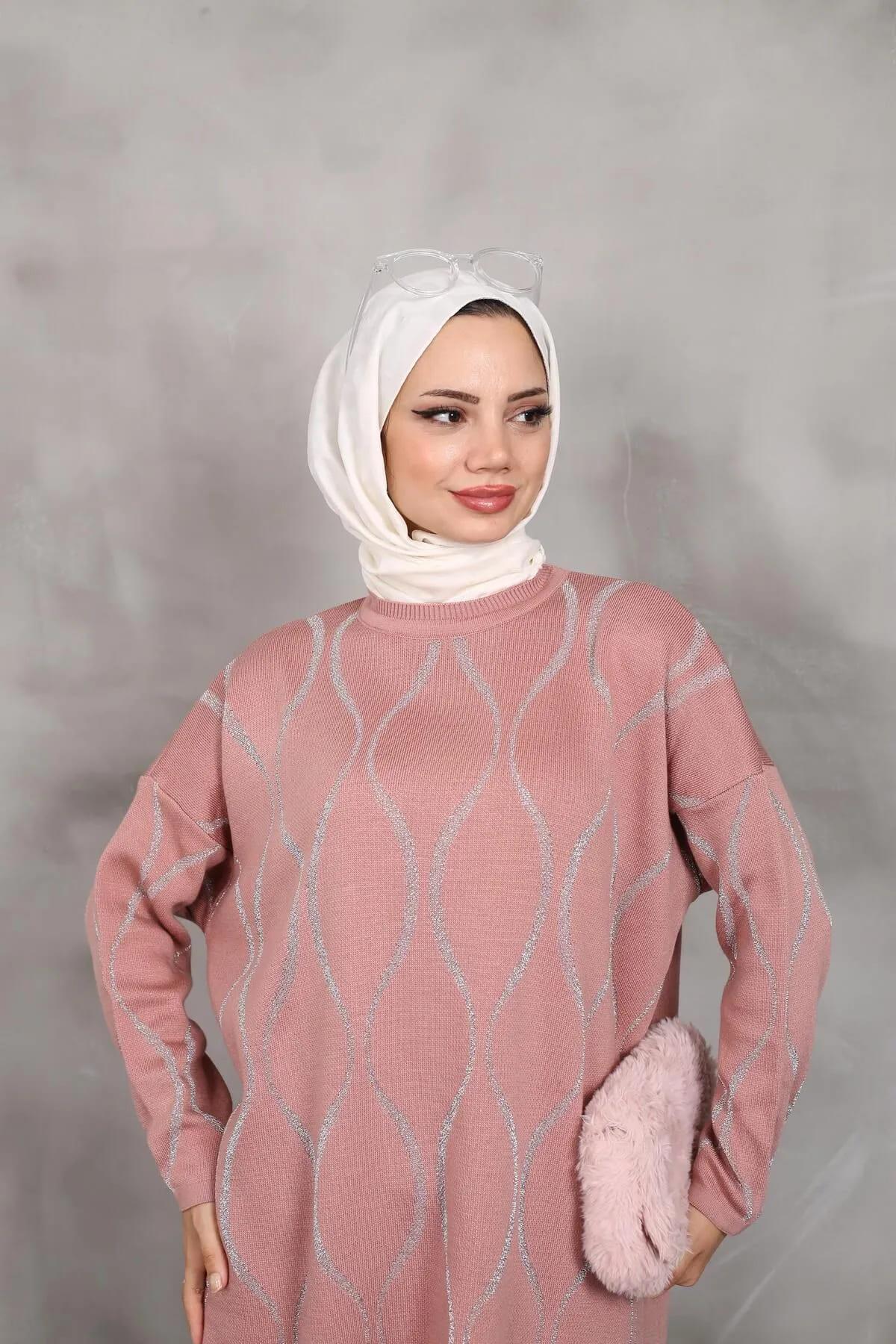 KADIN MODEST DALGA DESENLİ YANDAN YIRTMAÇLI SİMLİ PUDRA TRİKO TUNİK