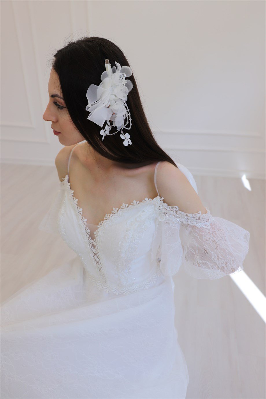 Beyaz Dantelli Abiye Elbise 2719