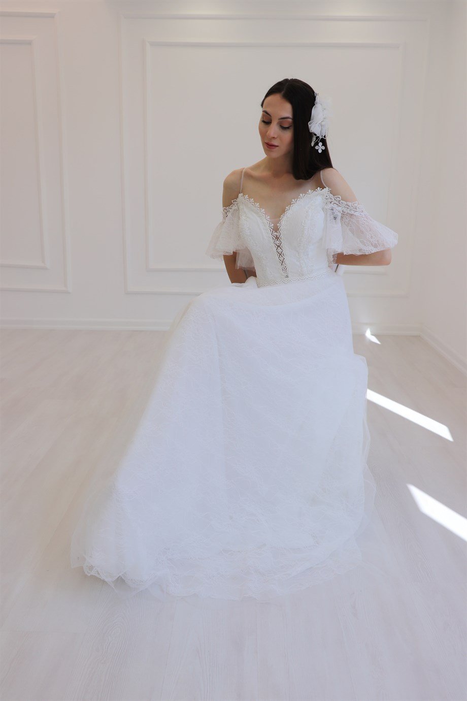 Beyaz Dantelli Abiye Elbise 2719