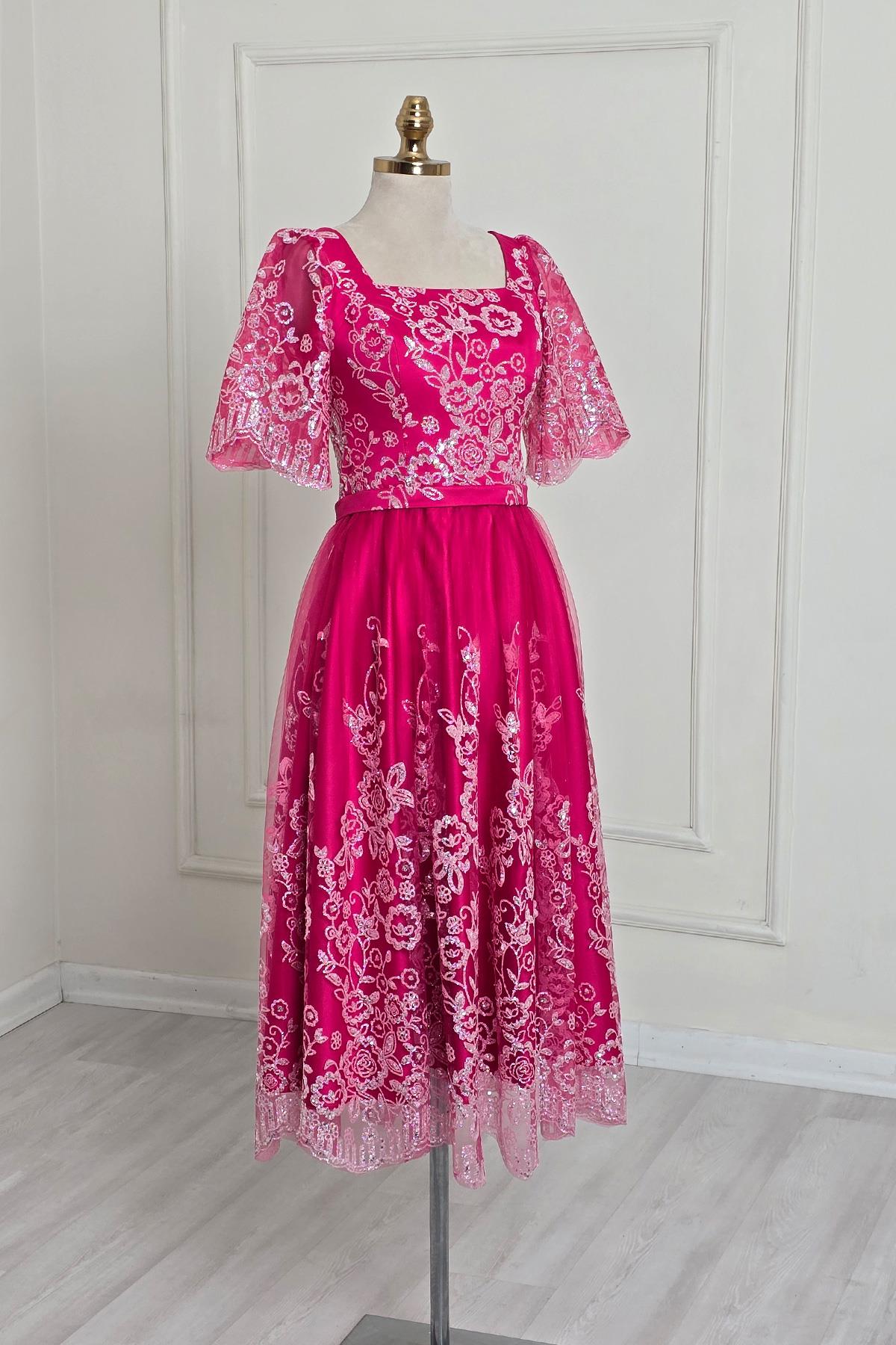 Pembe Kısa Kol İşlemeli Tasarım 7959