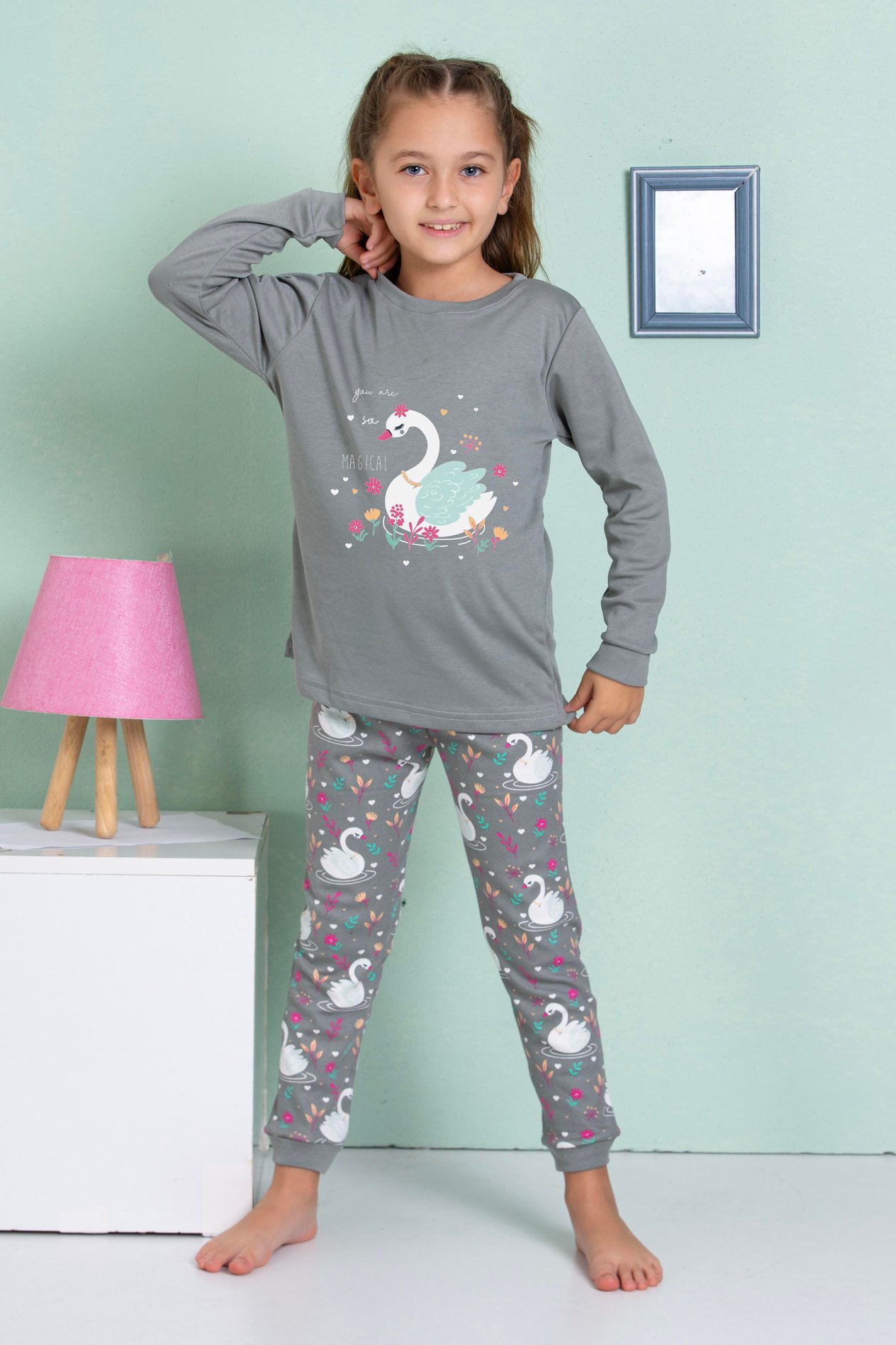 ELM-4068Kız Çocuk Kuğu Desenli Uzun Kollu Pijama Takımı
