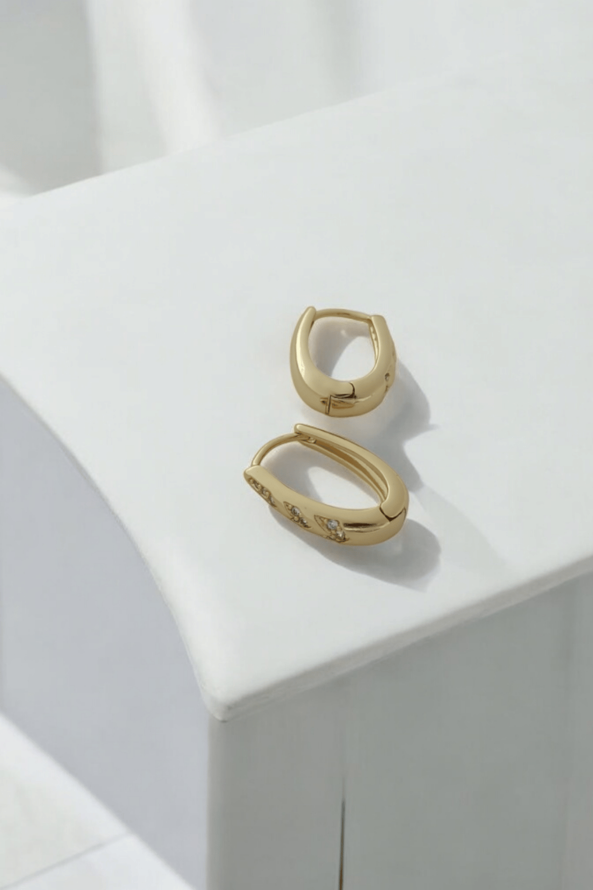Xuping Renk Atmaz Taşlı Oval Küpe