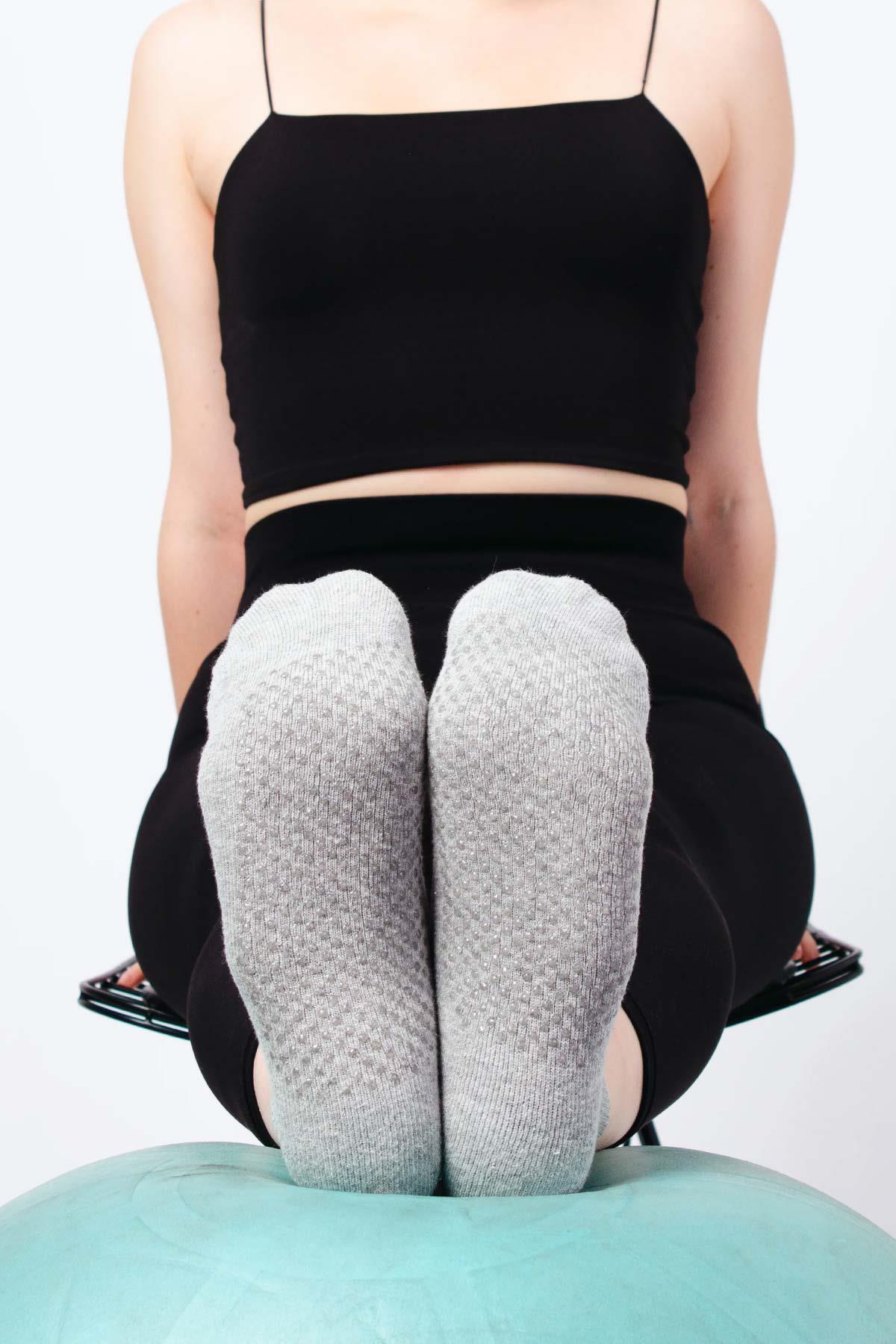 Mısırlı Kadın Kaydırmaz 2 Çift Gri Pilates ve Yoga Çorabı