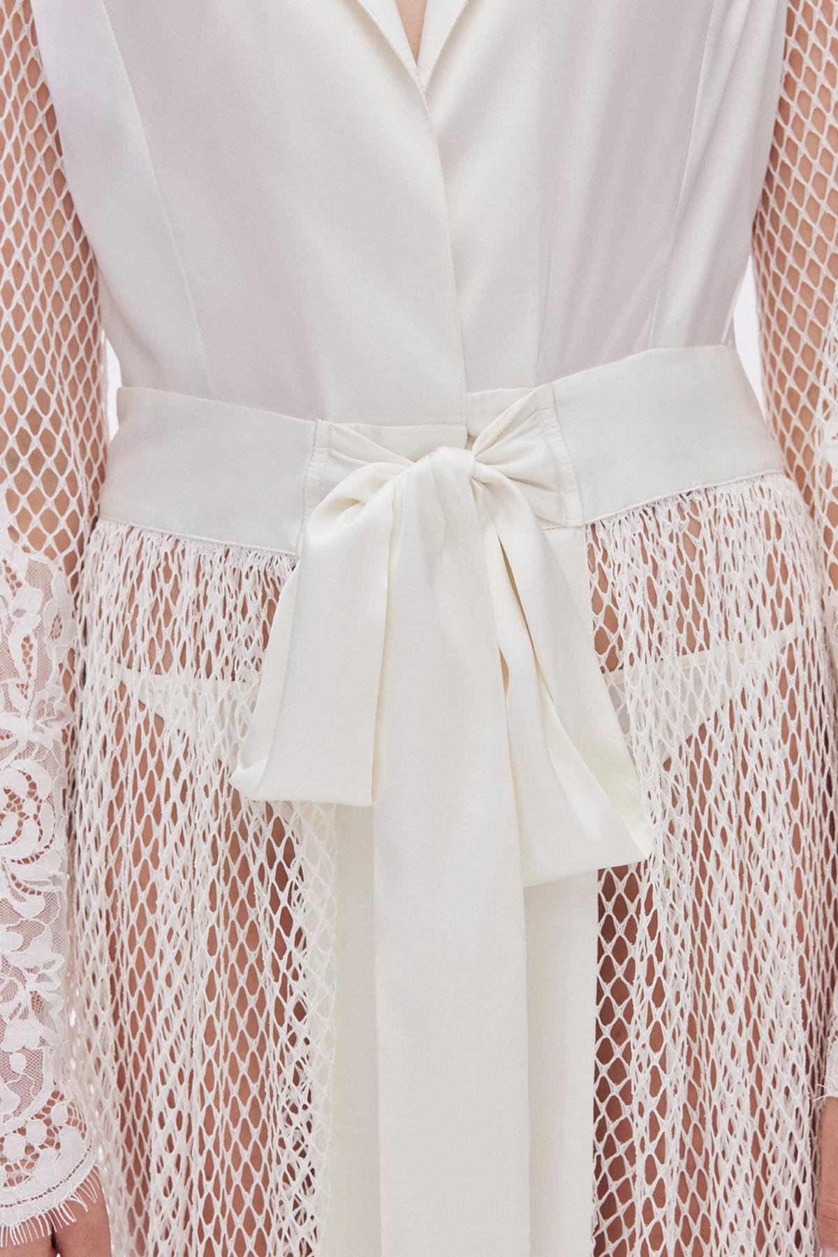 Calla Lily Saten Beyaz Dantel Detaylı Uzun Sabahlık / Kimono