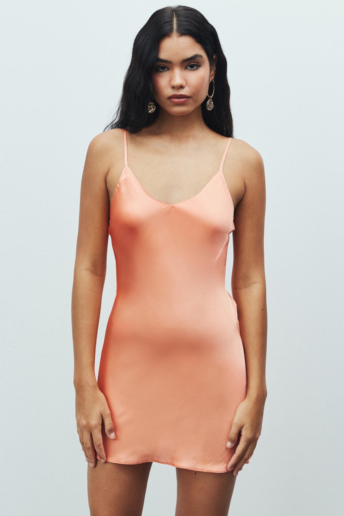 Cendre Satin Salmon V-Neck Strap Short Nightgown