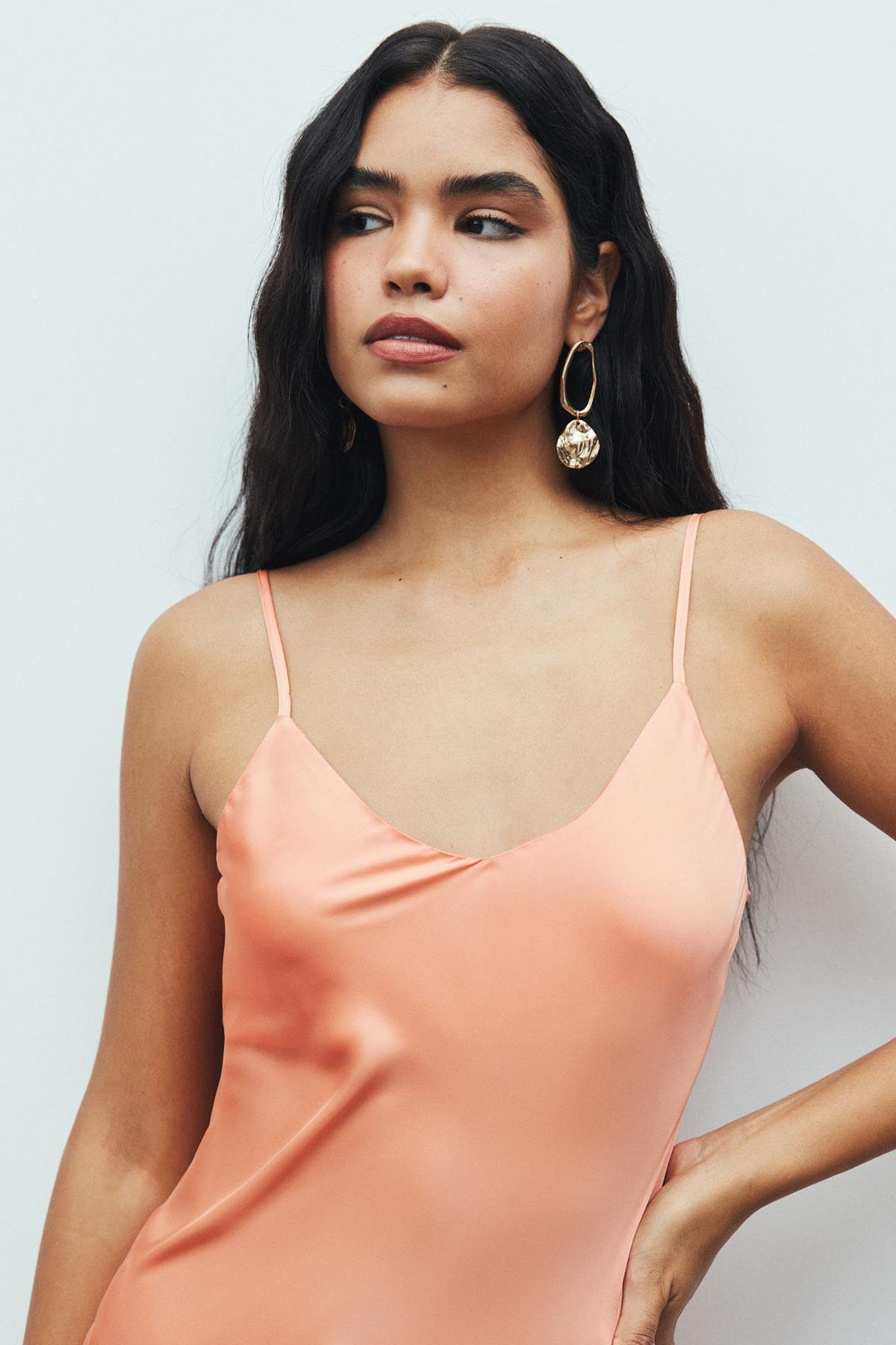 Cendre Satin Salmon V-Neck Strap Short Nightgown