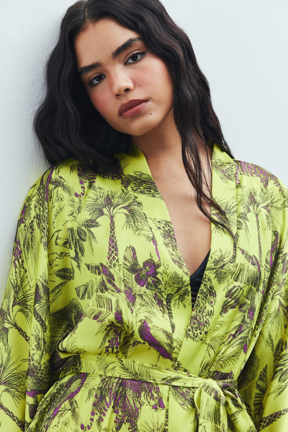 Fumée Satin Jardin Patterned Short Morning Gown / Kimono