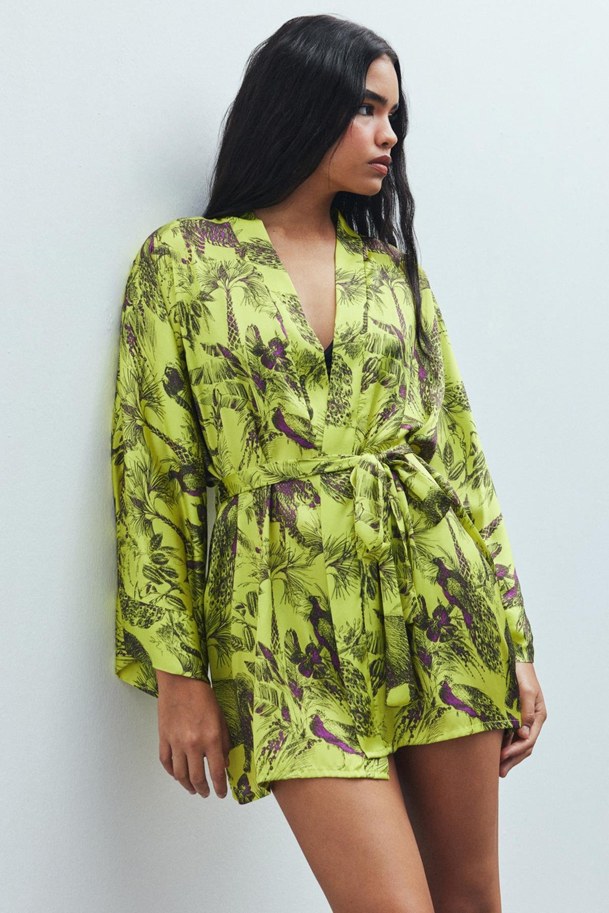 Fumée Satin Jardin Patterned Short Morning Gown / Kimono