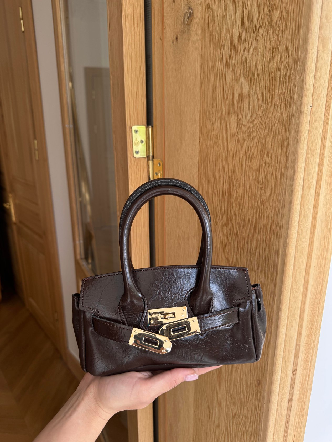 Kelly Kemer Aksesuarlı Mini Çanta Acı Kahve