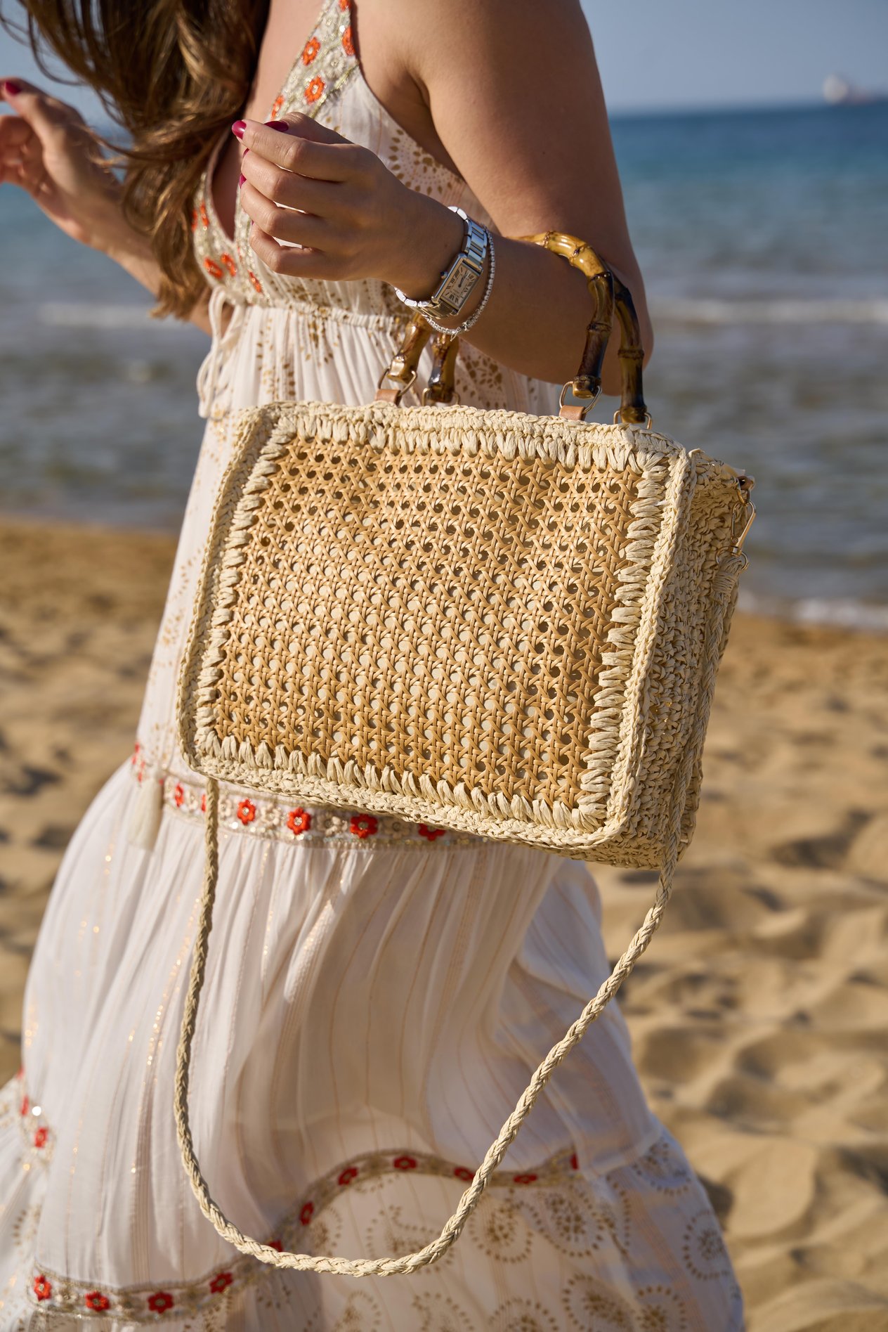 Kulplu Rattan Hasır Çanta Camel
