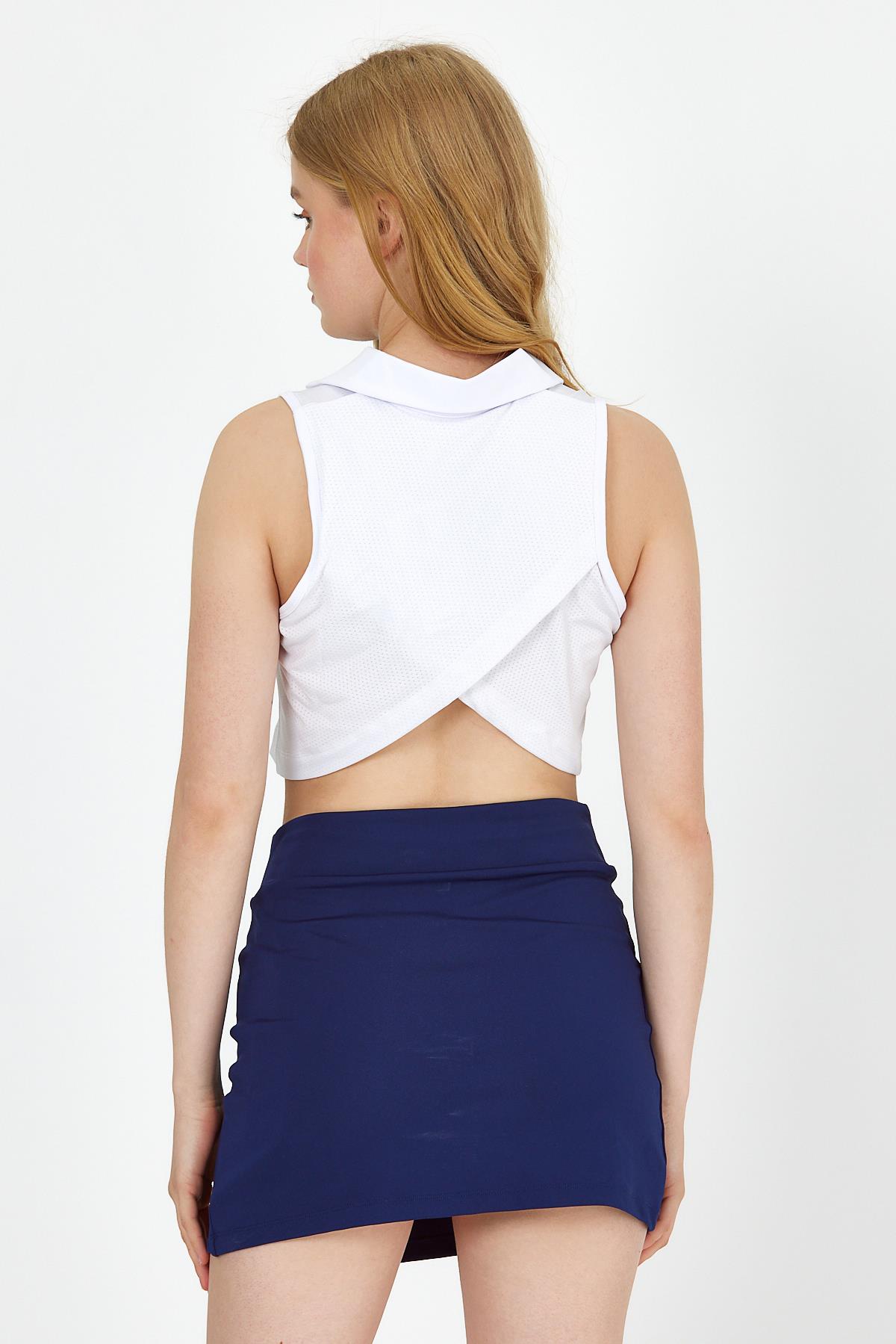 KADIN POLO YAKA LAZERLİ BEYAZ CROP T-SHIRT