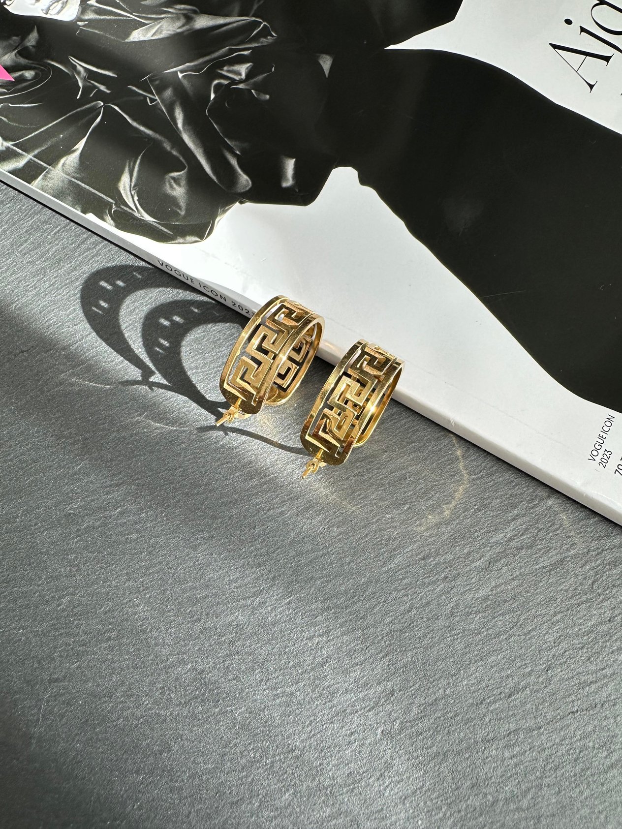 Gold Çelik Geometrik Desenli Halka Küpe