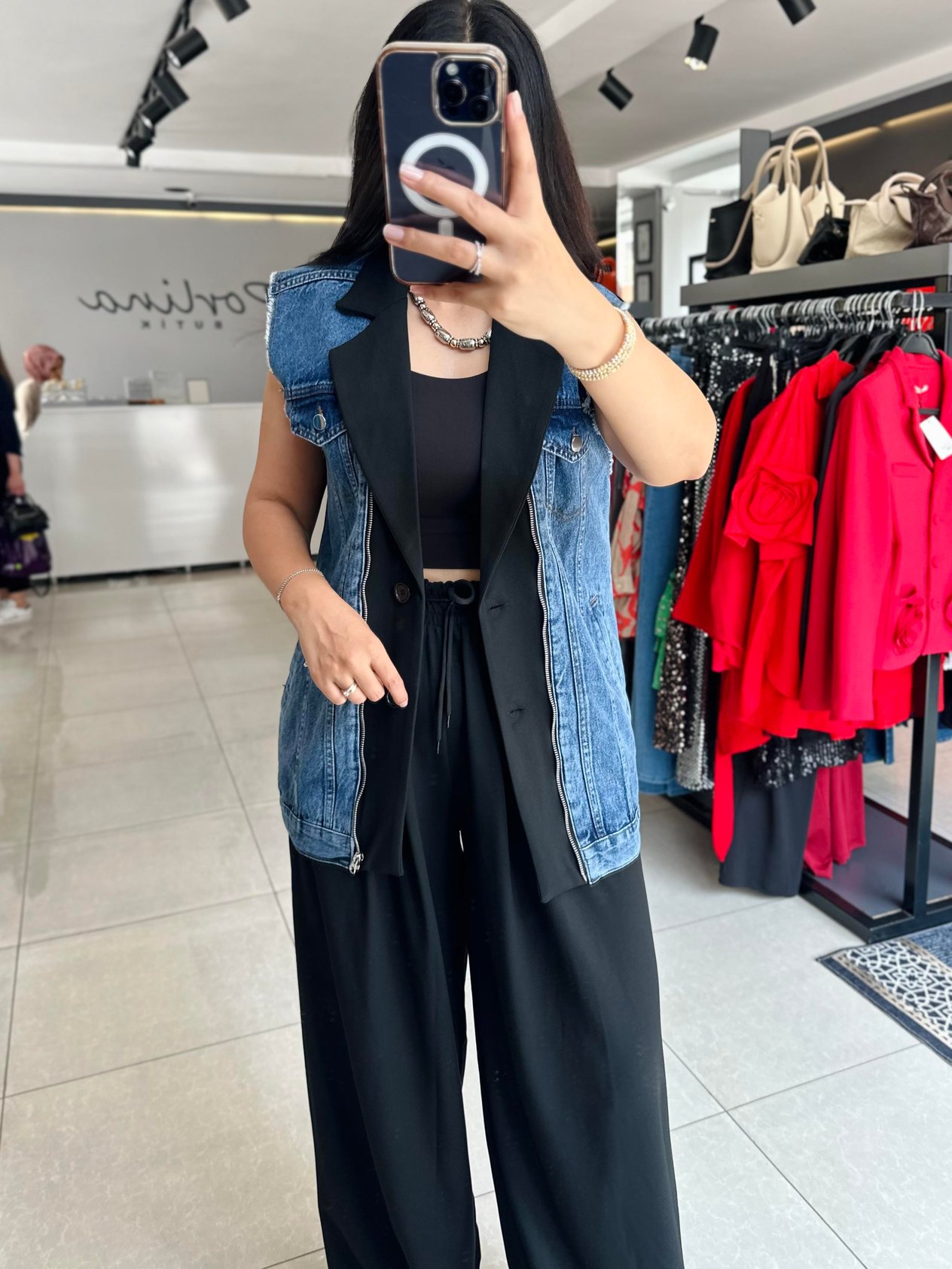 Siyah Denim Detaylı Yelekli Tasarım Takım