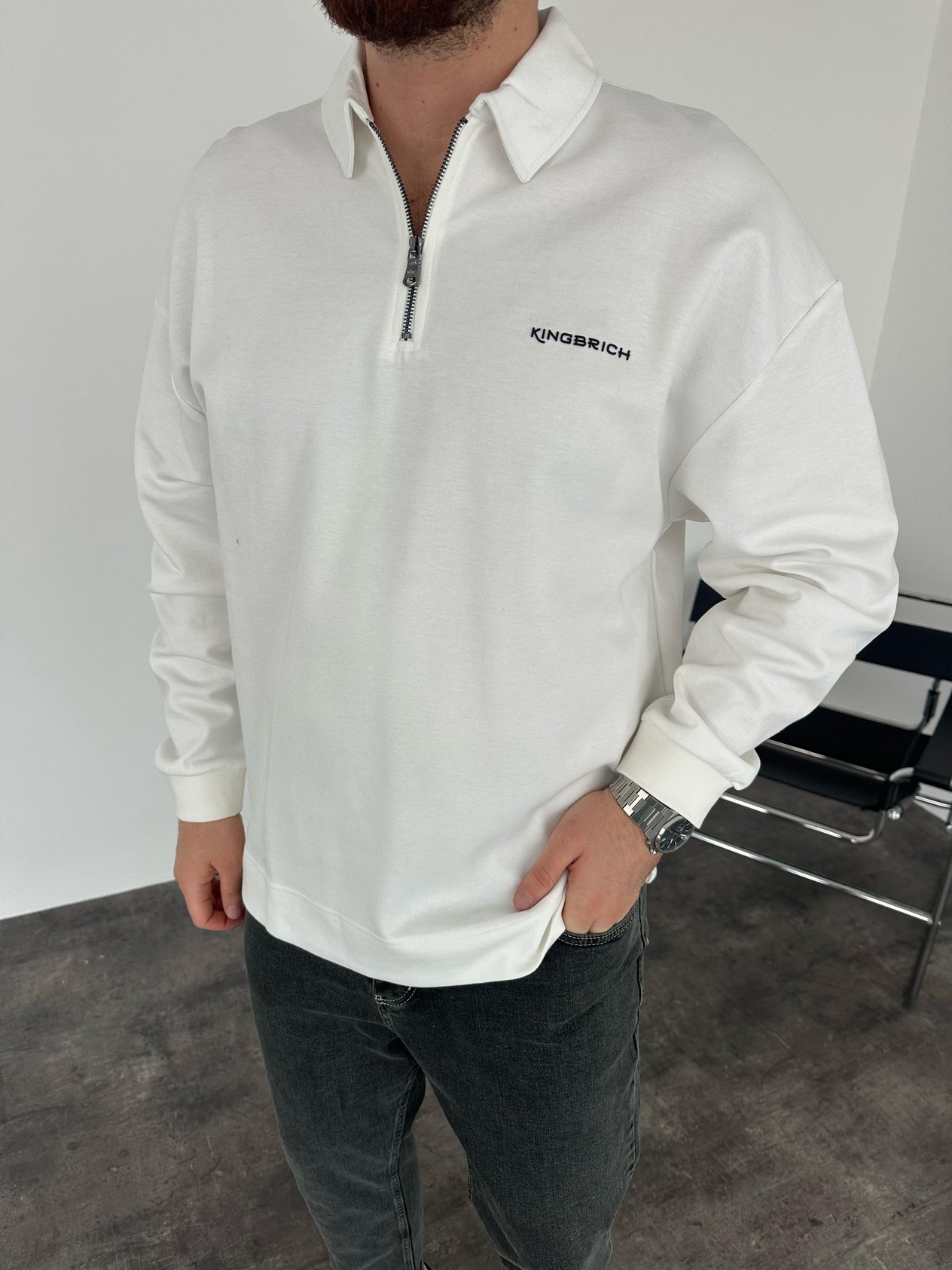 Beyaz Fermuarlı Polo Yaka Sweatshirt