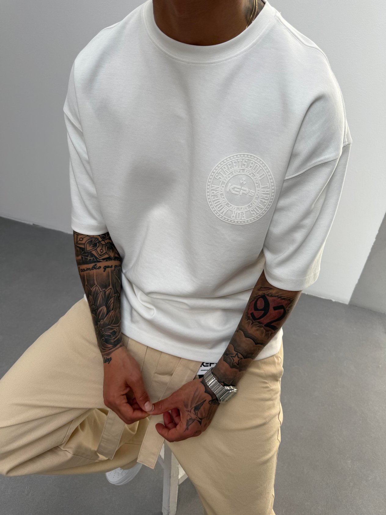 Beyaz Kabartma Baskılı Oversize T-Shirt