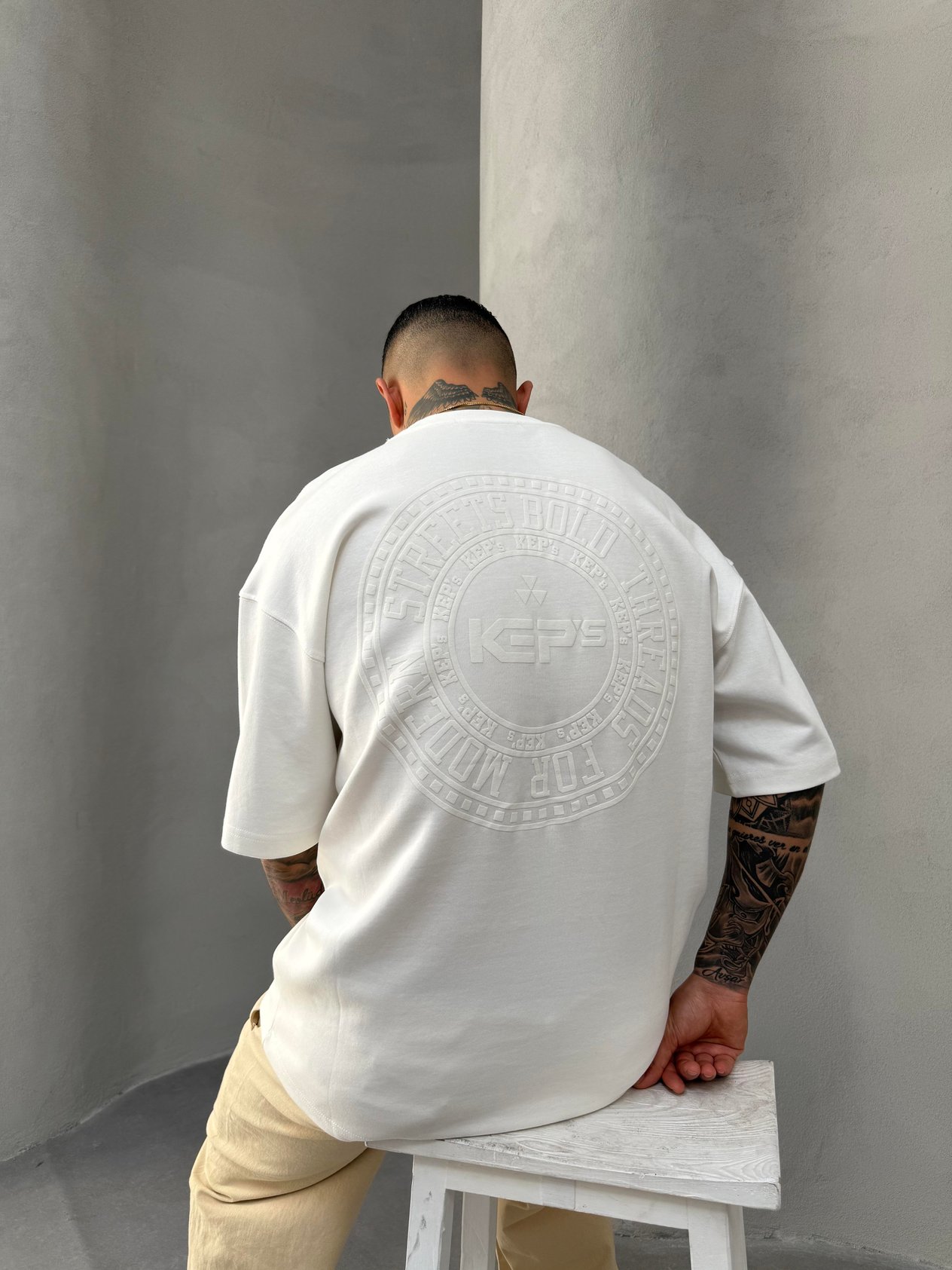 Beyaz Kabartma Baskılı Oversize T-Shirt