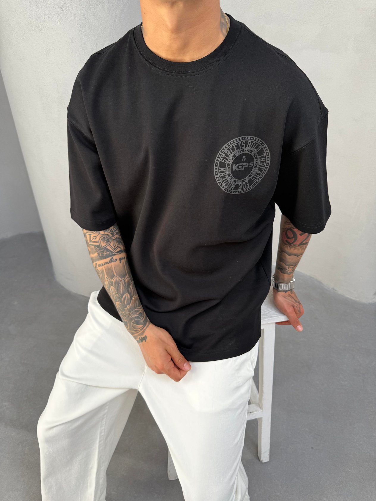 Siyah Kabartma Baskılı Oversize T-Shirt