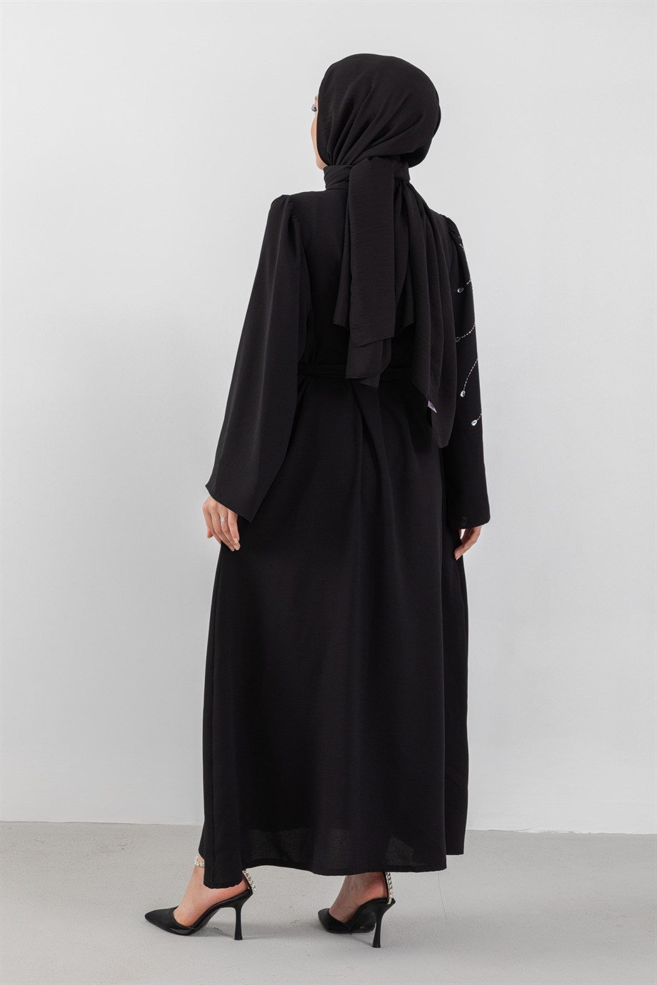 Abiye
Taş İşlemeli Düğmeli Abaya Siyah