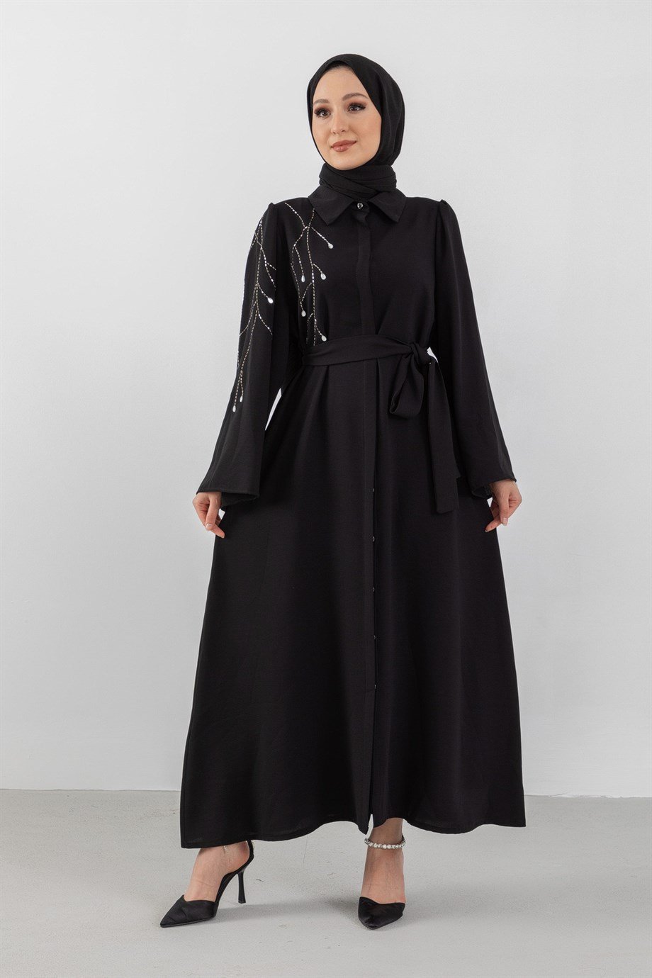 Abiye
Taş İşlemeli Düğmeli Abaya Siyah