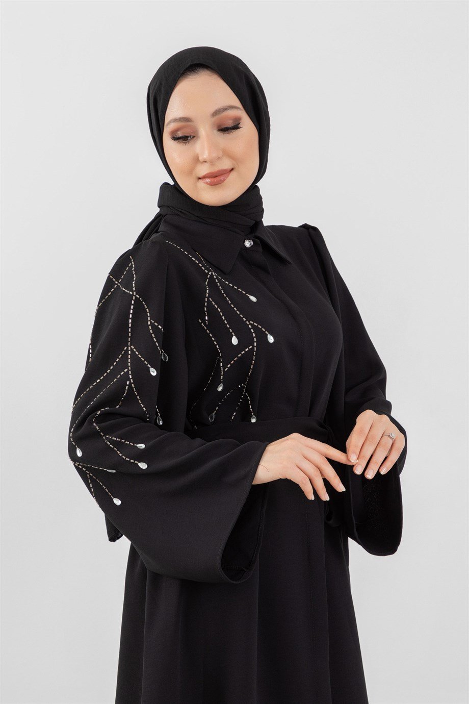 Abiye
Taş İşlemeli Düğmeli Abaya Siyah
