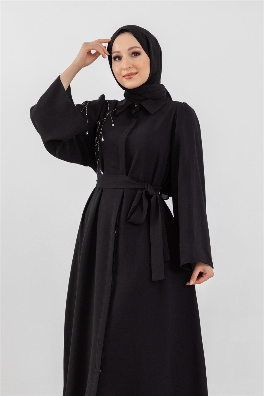 Abiye
Taş İşlemeli Düğmeli Abaya Siyah