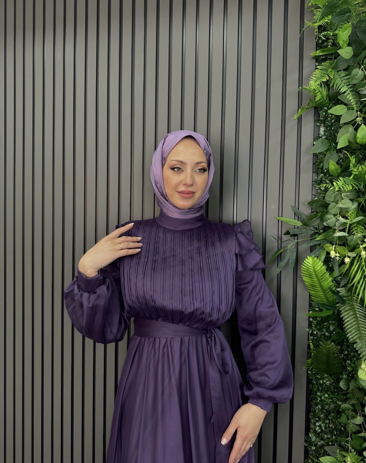 Elbise
Omuzu Fırfırlı Elbise Lila