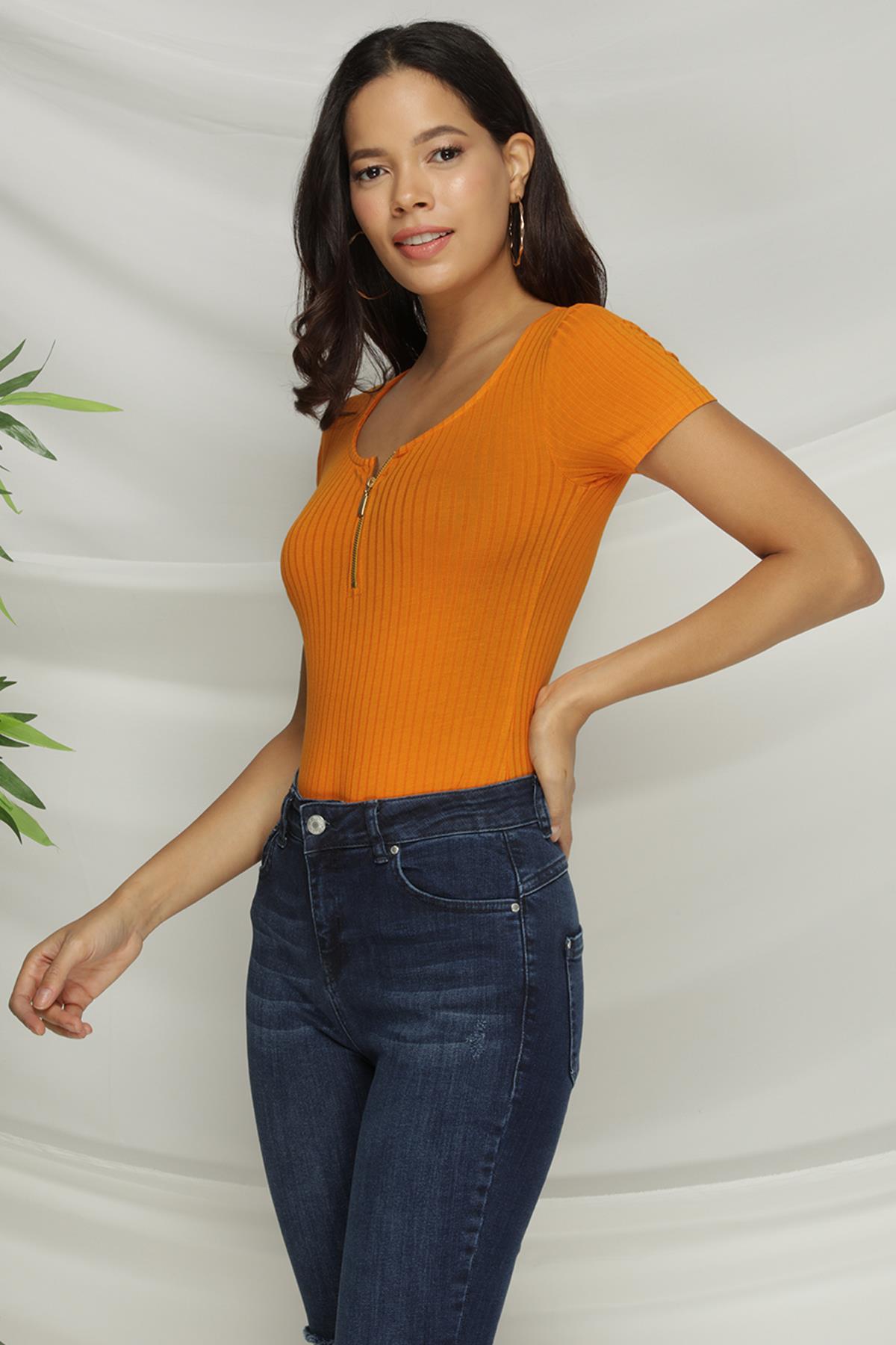 Kadın Önden Fermuarlı Kısa Kollu Alttan Çııtçıtlı Body