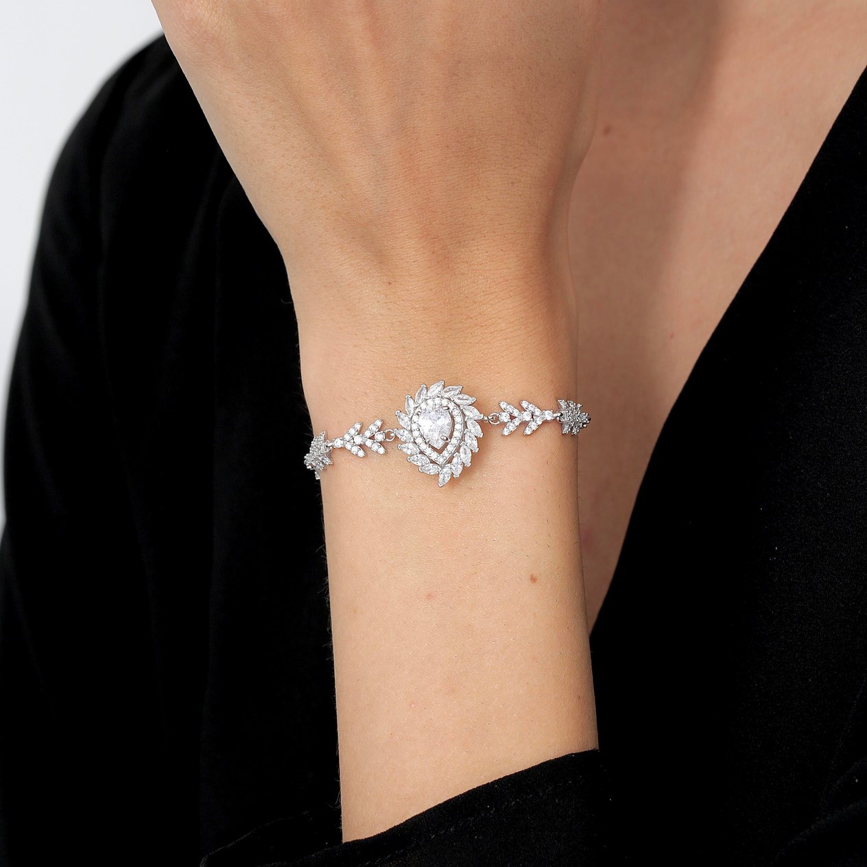Effective Diamond Işıltılı Markiz Serenatı Gümüş Bileklik