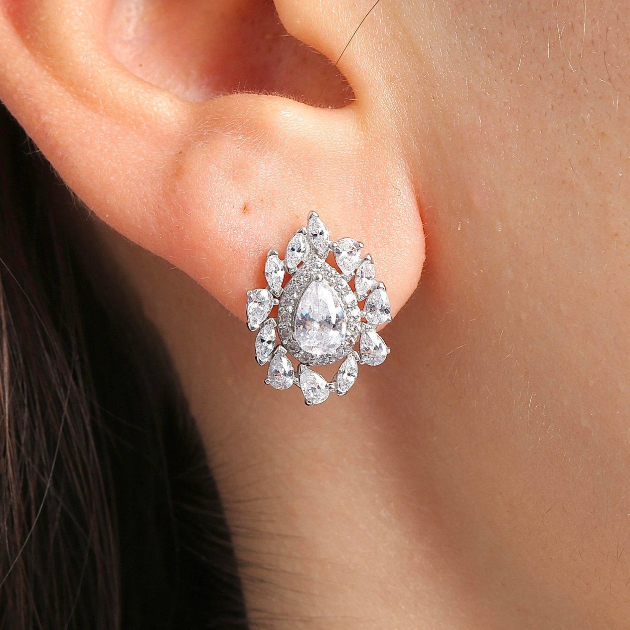 Effective Diamond İstanbul İhtişamı Işıltılı Gümüş Küpe