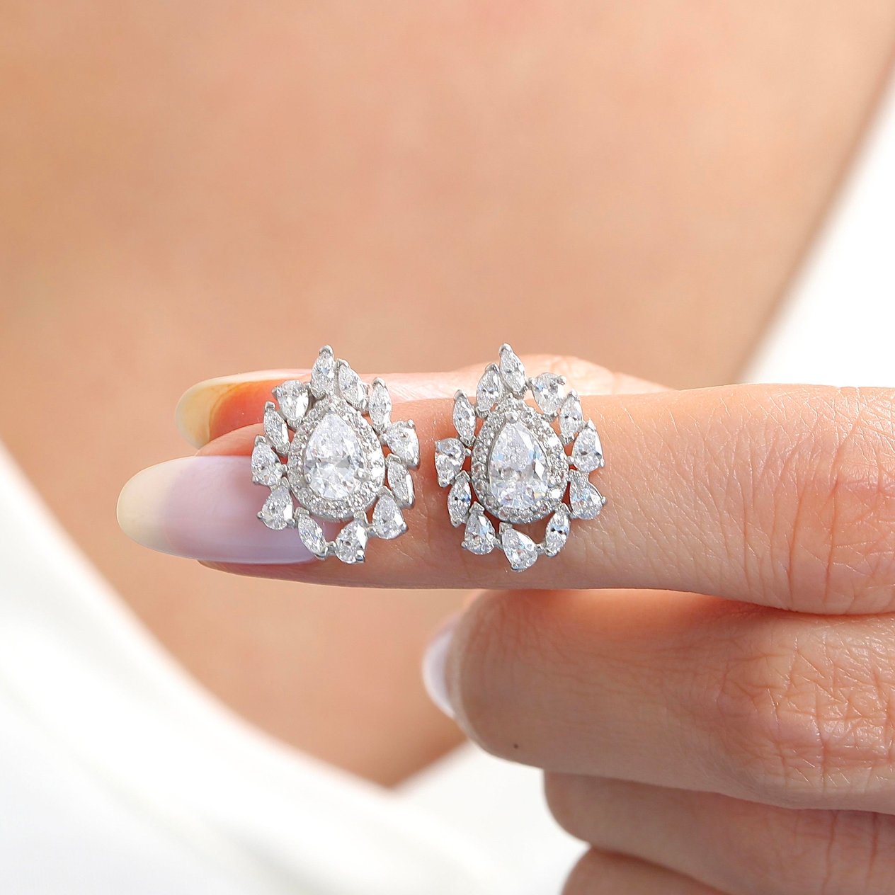 Effective Diamond İstanbul İhtişamı Işıltılı Gümüş Küpe
