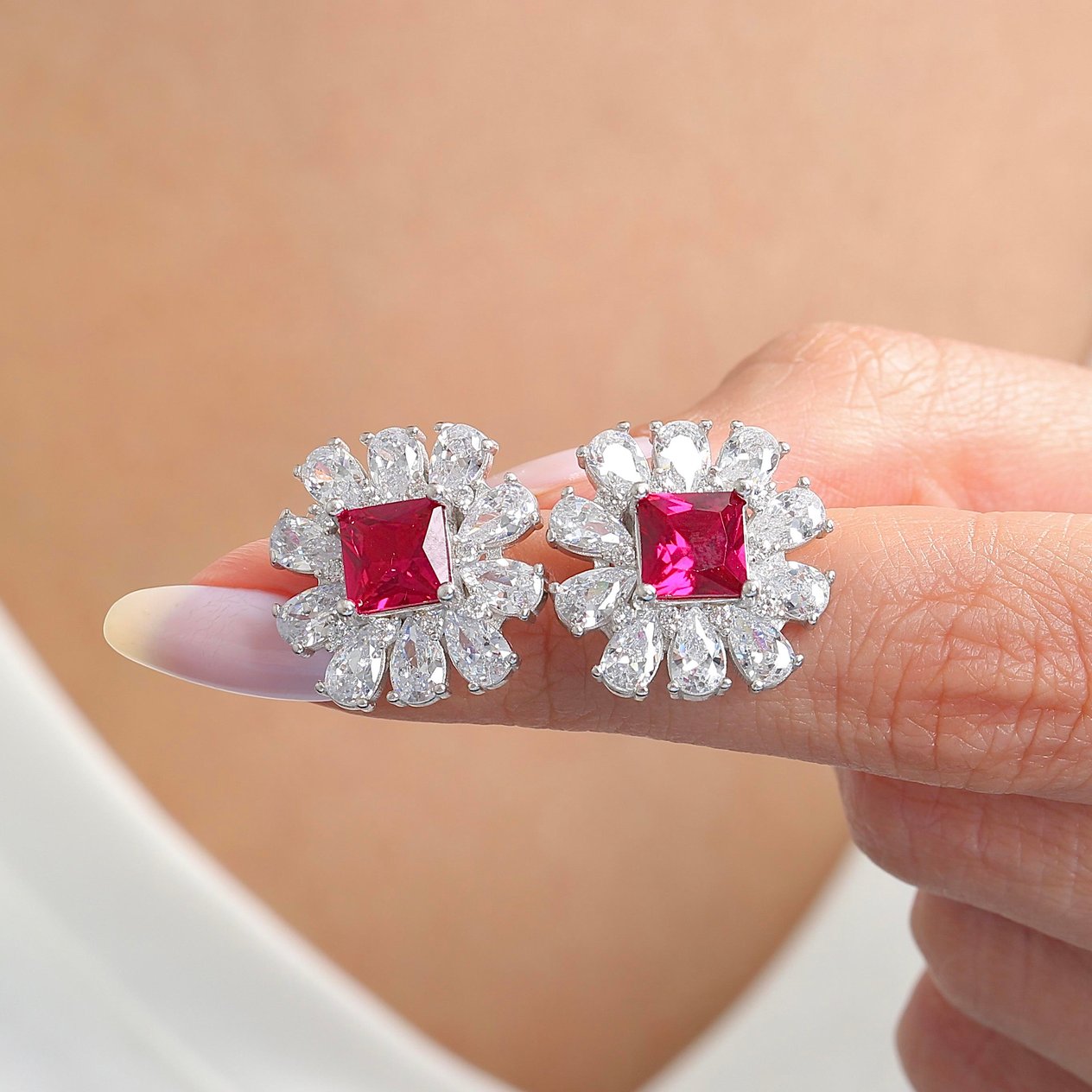 Effective Diamond Milano Rüyası Sentetik Yakut Taşlı Gümüş Küpe