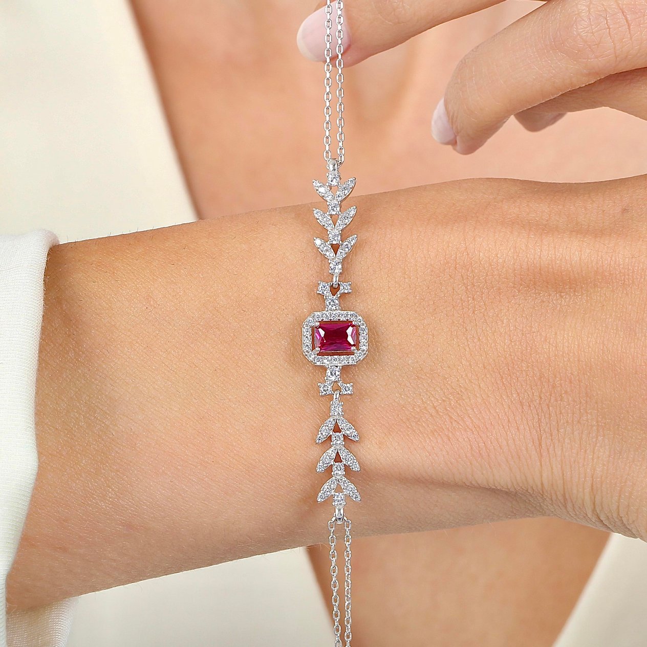 Pırlanta Montür Emerald Buketi Sentetik Yakut Gümüş Bileklik