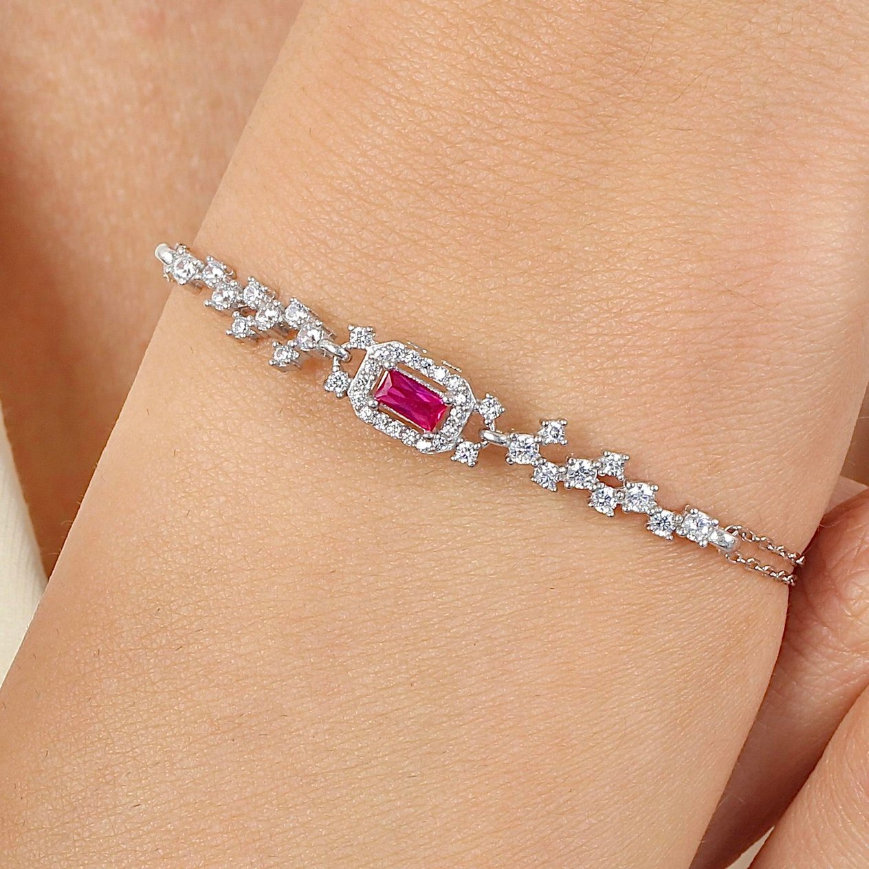 Pırlanta Montür Işıltılı Emerald Sentetik Yakut Gümüş Bileklik