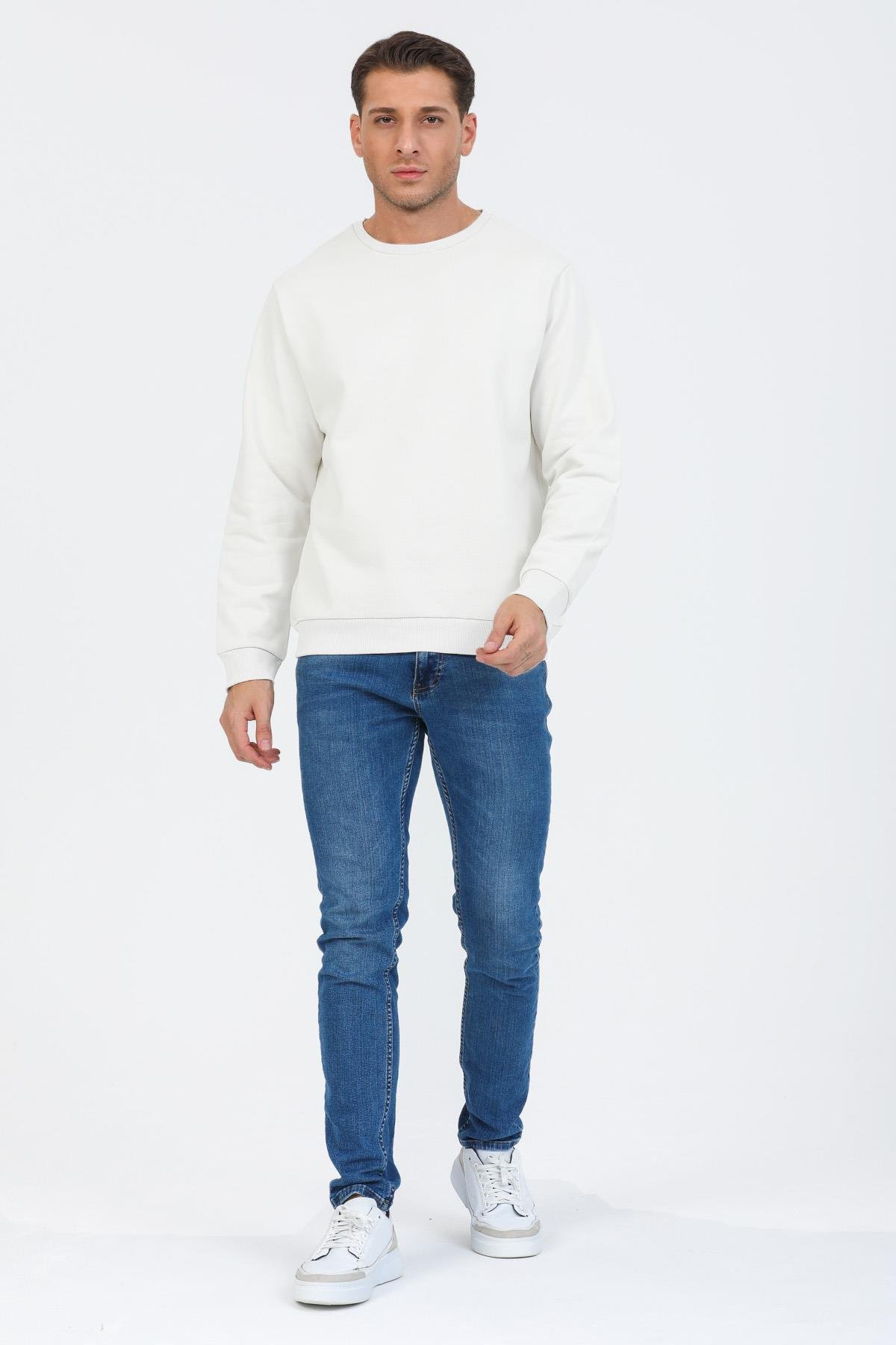 Beyaz %100 Pamuklu Kapüşonsuz Bisiklet Yaka Basic Sweatshirt