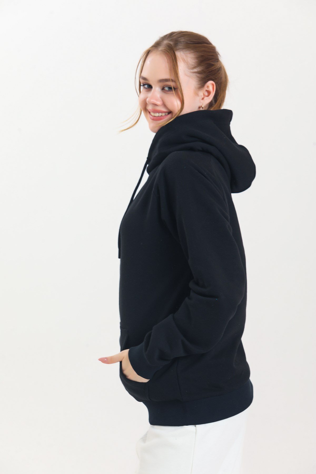 Siyah Kapüşonlu Kanguru Cepli Basic Sweatshirt