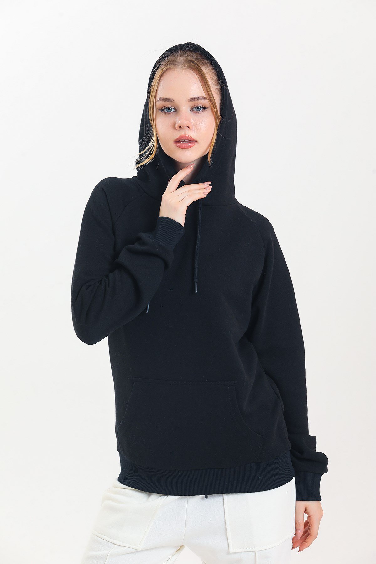 Siyah Kapüşonlu Kanguru Cepli Basic Sweatshirt