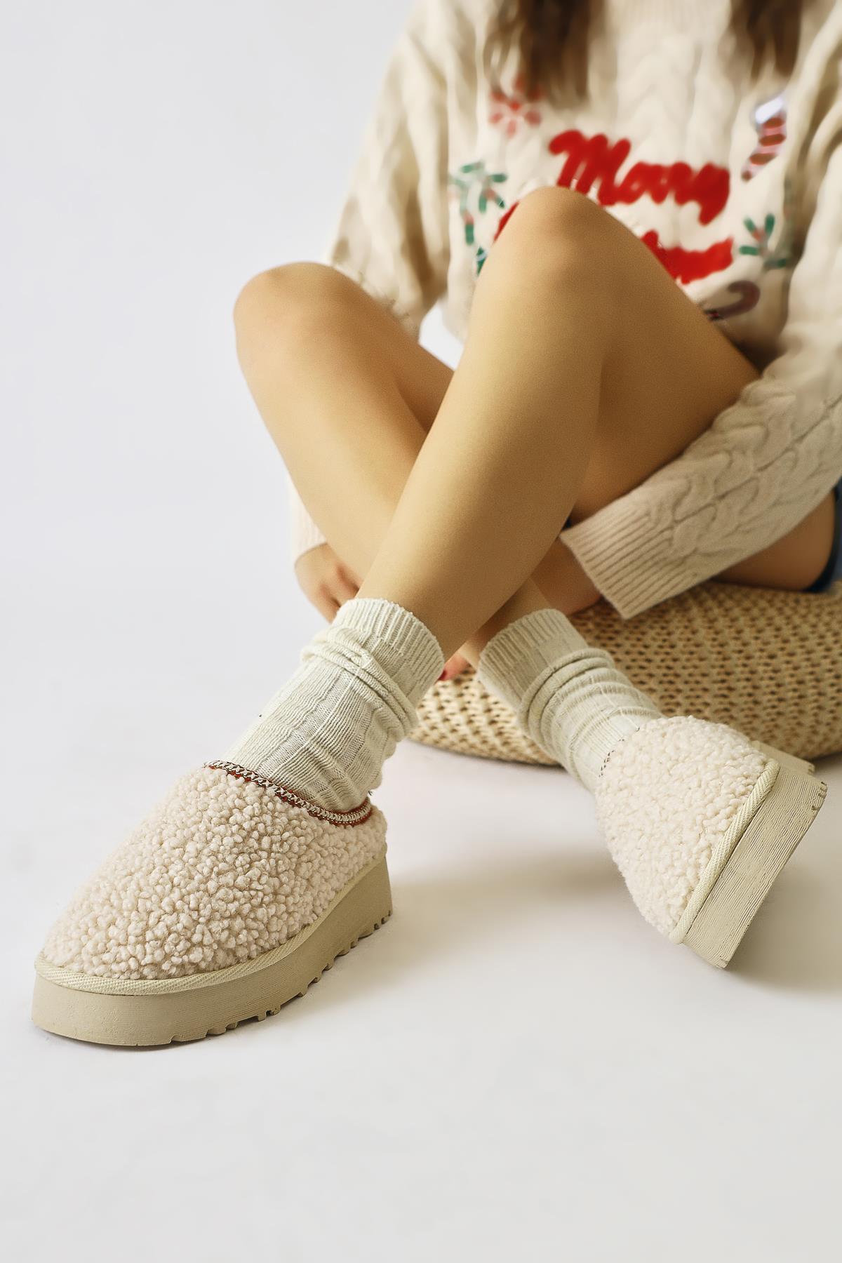 Ely Bej Nakış Detaylı Kışlık Teddy Terlik