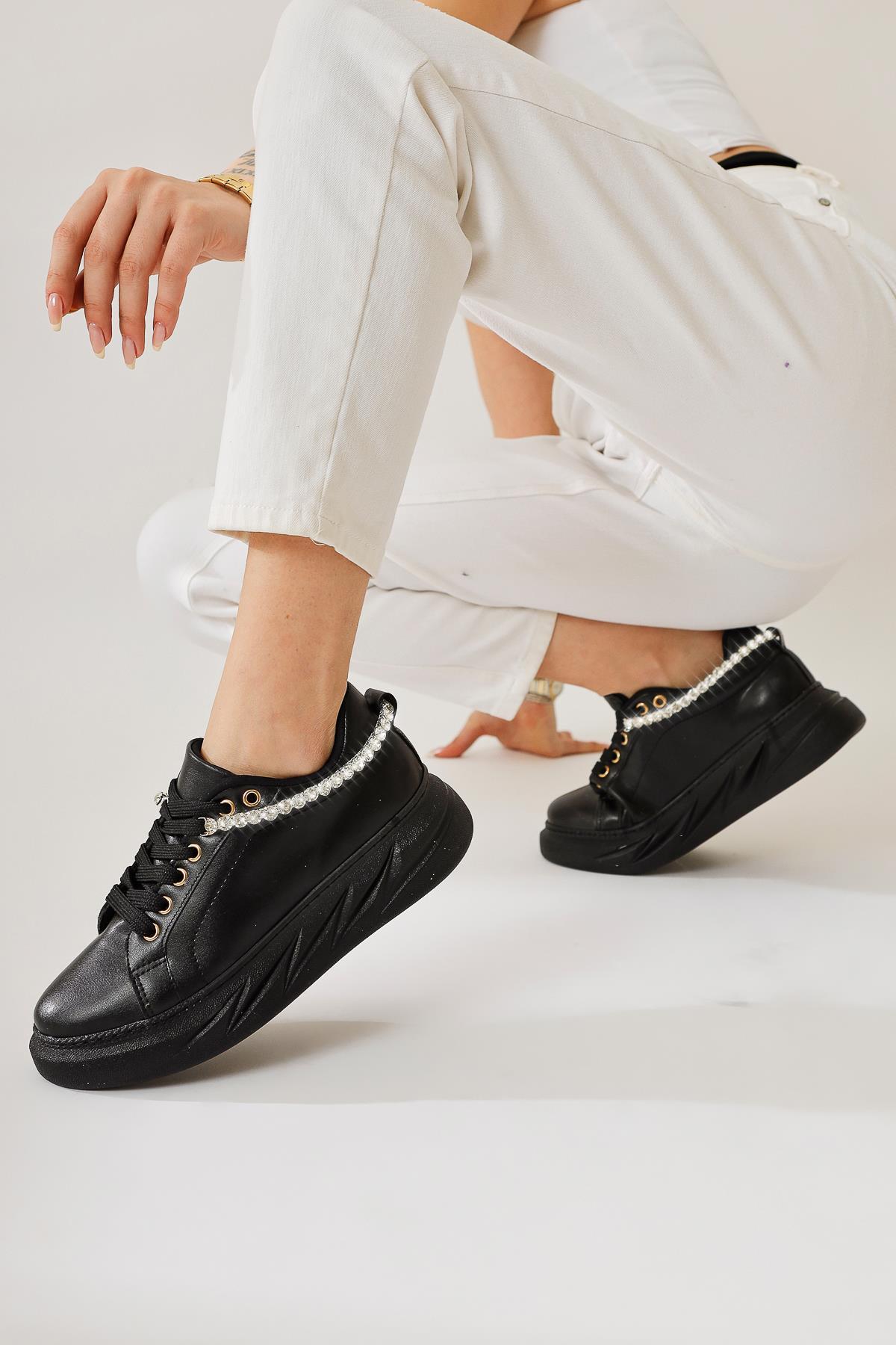 Simonne Siyah Elmas Taş Detaylı Bağcıklı Sneakers