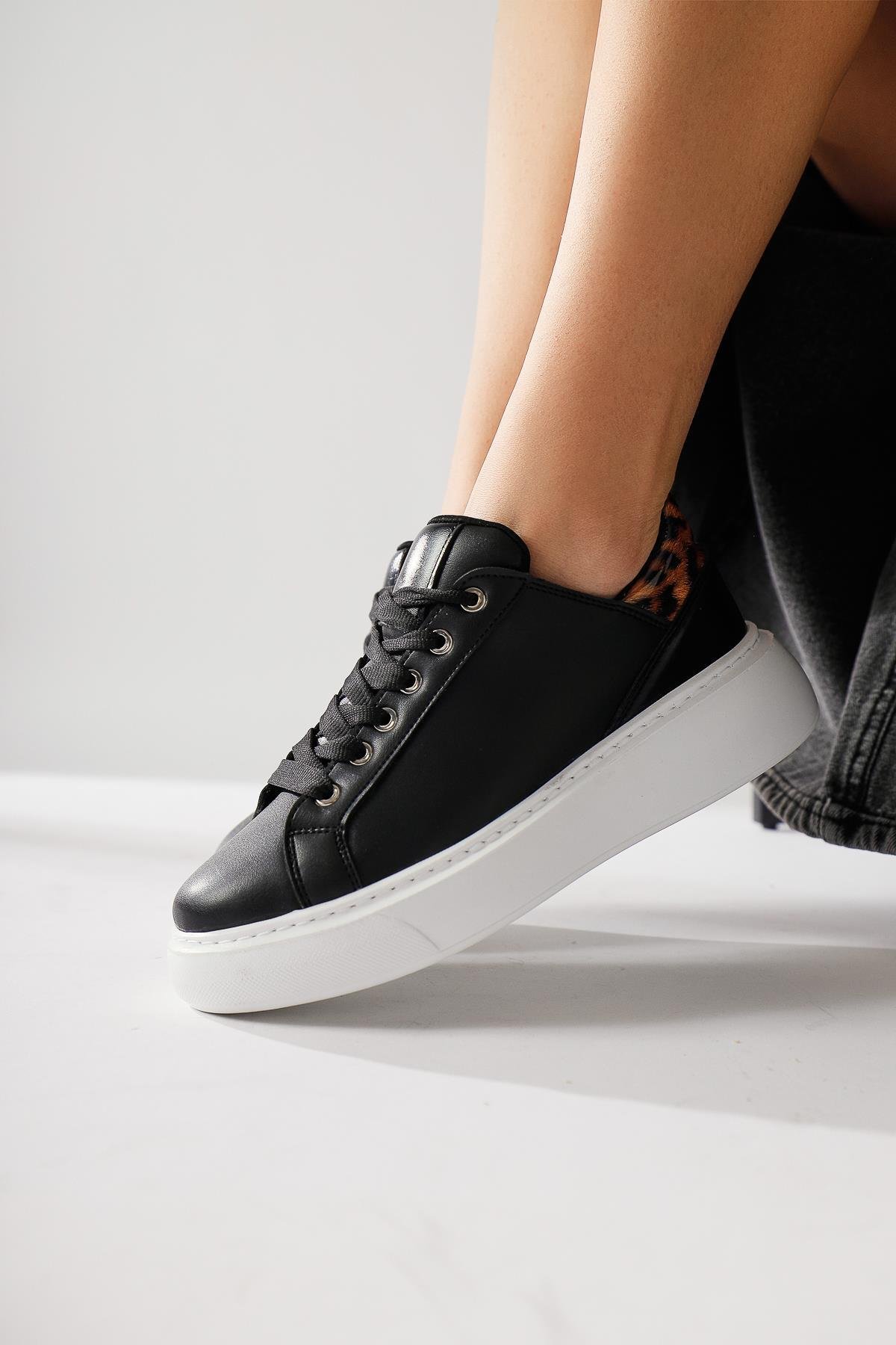 Tinka Siyah kalın Tabanlı Leopar Detaylı Sneakers