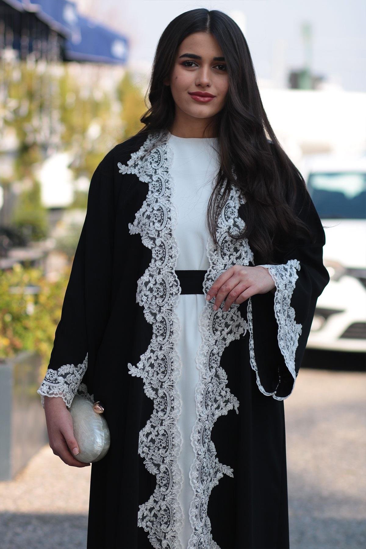 Siyah Güpür Detaylı Abaya