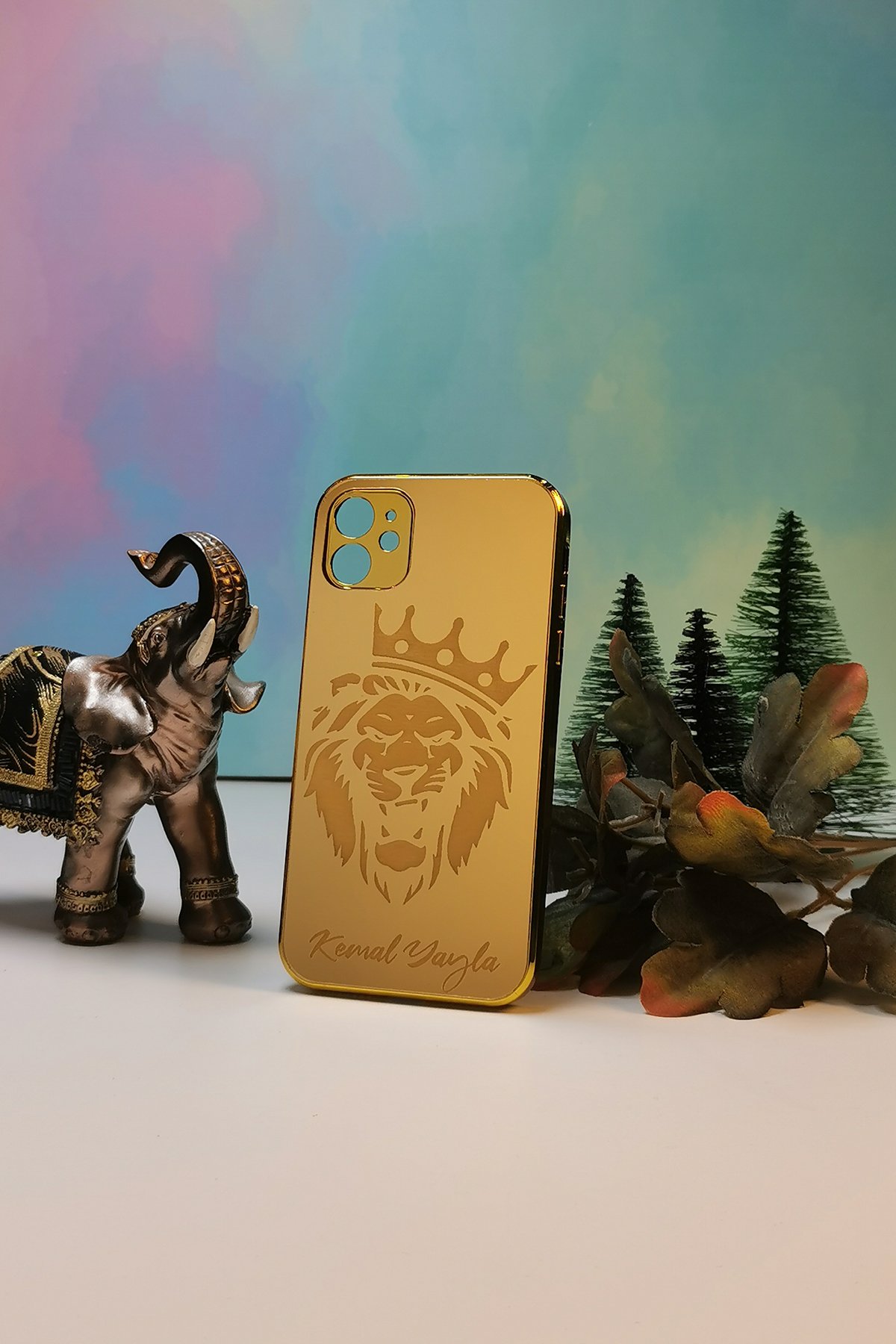 Kükreyen Taçlı Aslan  Temalı Kişiye Özel Telefon Kılıfı