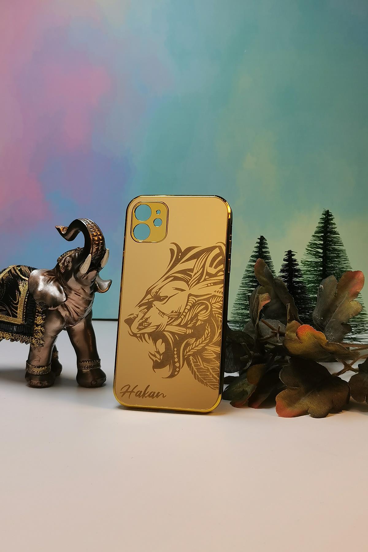 Sola Bakan Aslan Temalı Kişiye Özel Telefon Kılıfı