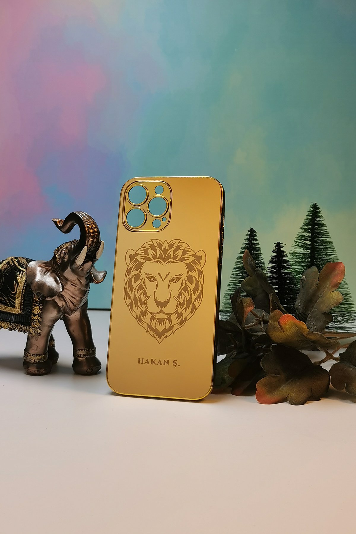Yeleli Aslan Temalı Kişiye Özel Telefon Kılıfı