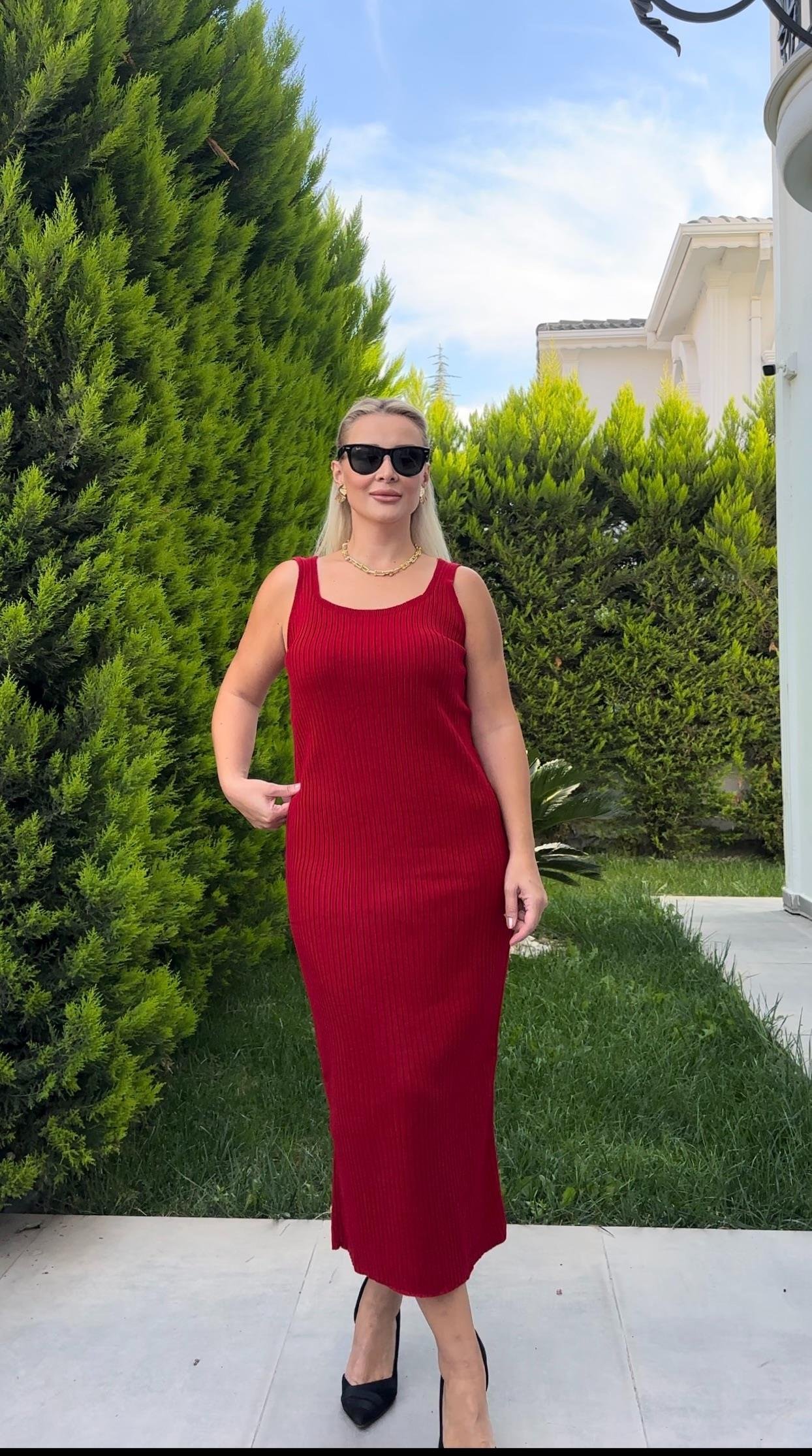 kırmızı gold düğmeli triko ceketli takım 