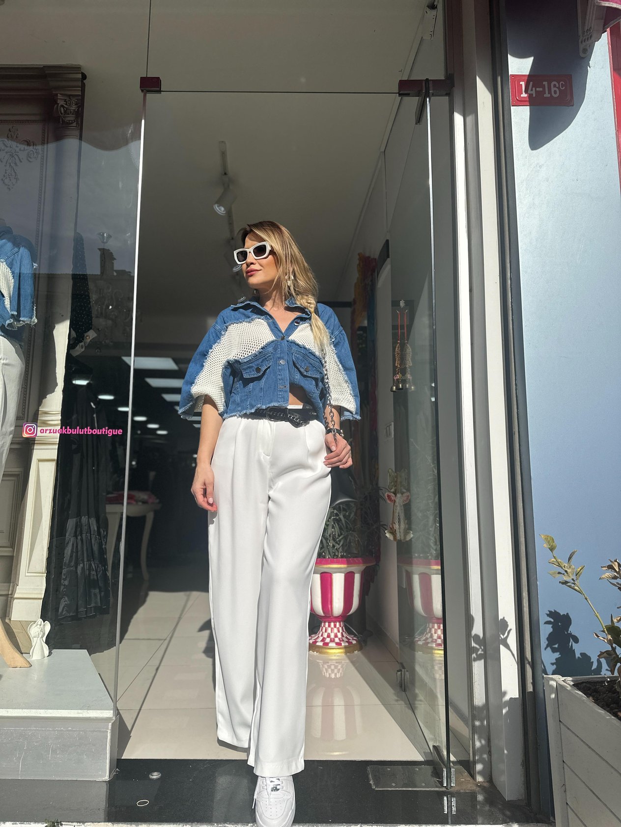 Beyaz Bel Dikiş Detaylı Pallazo Pantolon