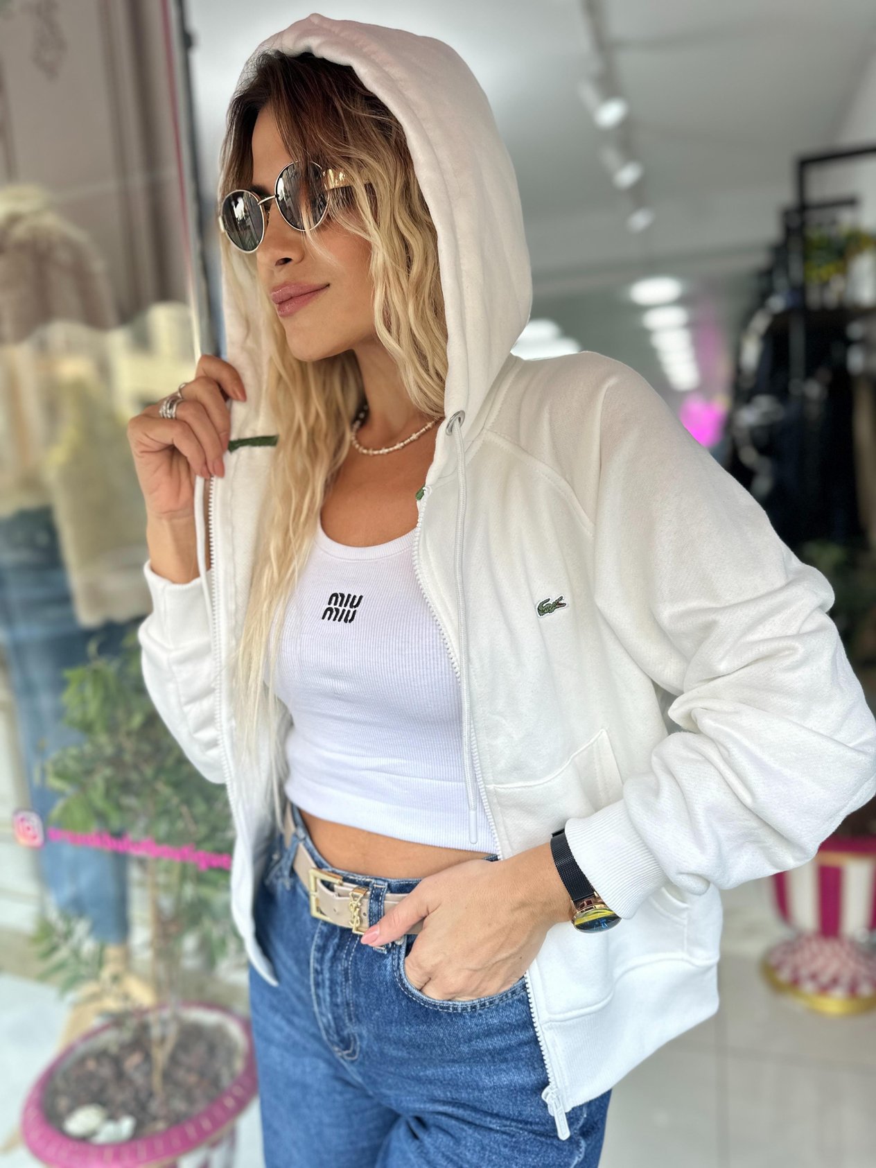 Beyaz Nakışlı Üçiplik Şardonsuz Sweat