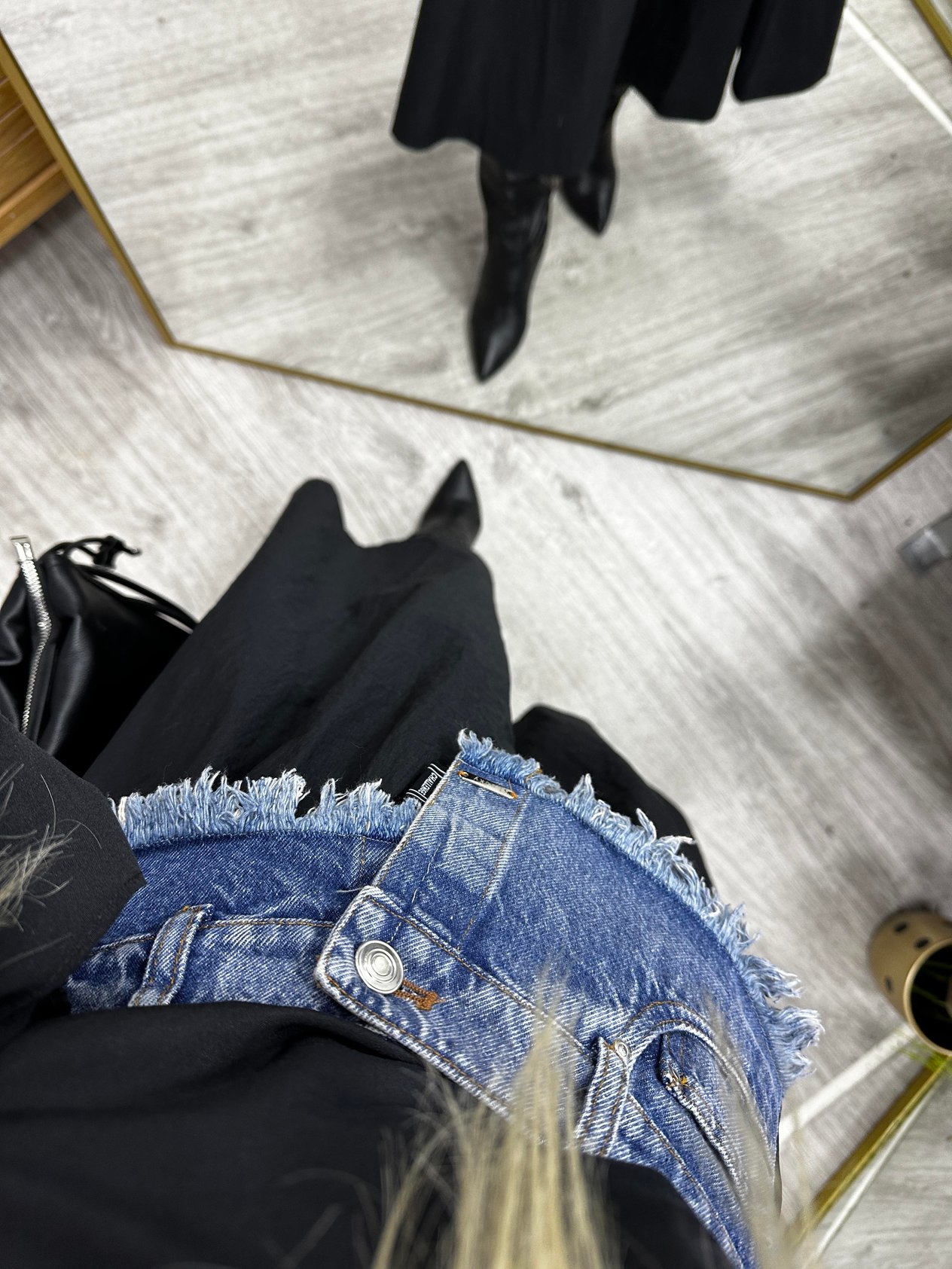 Denim Bel Detaylı Teknik Kumaş Midi Etek