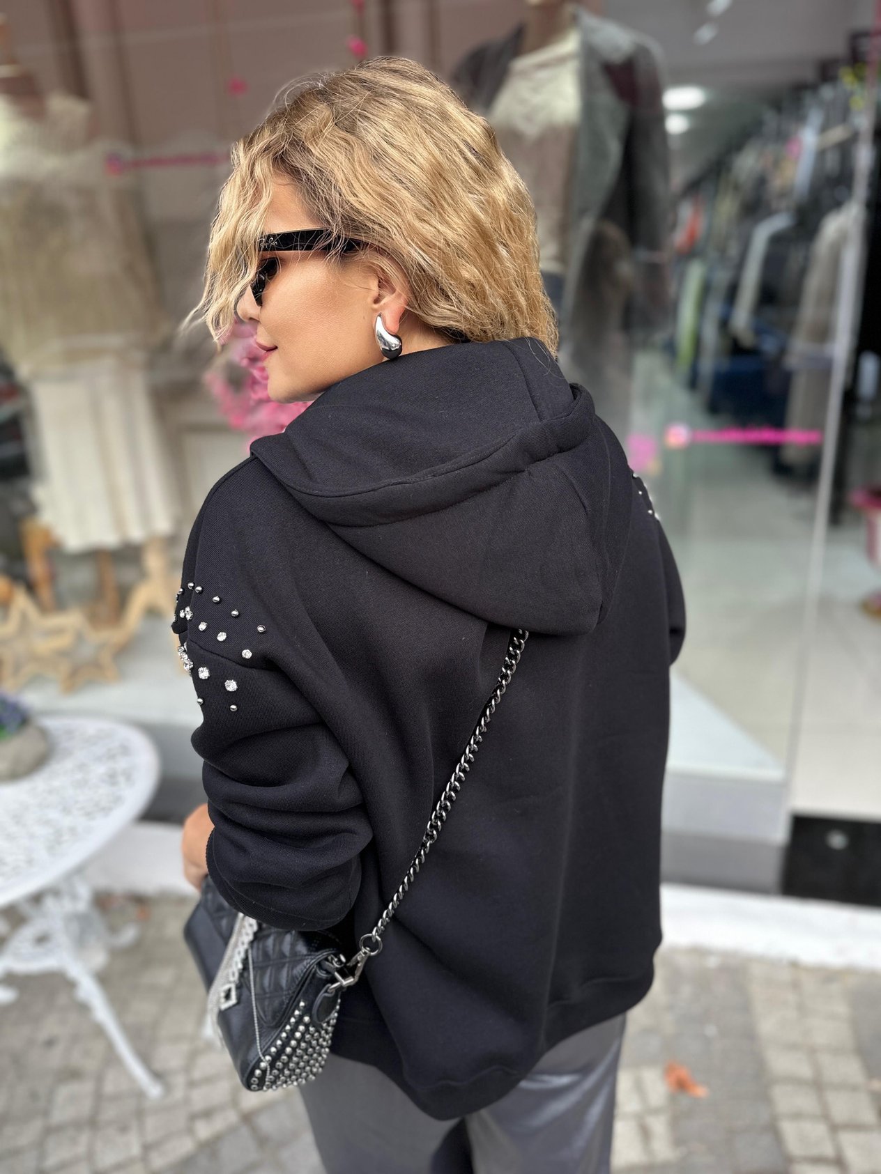 Siyah Taş Omuz Detaylı Sweat